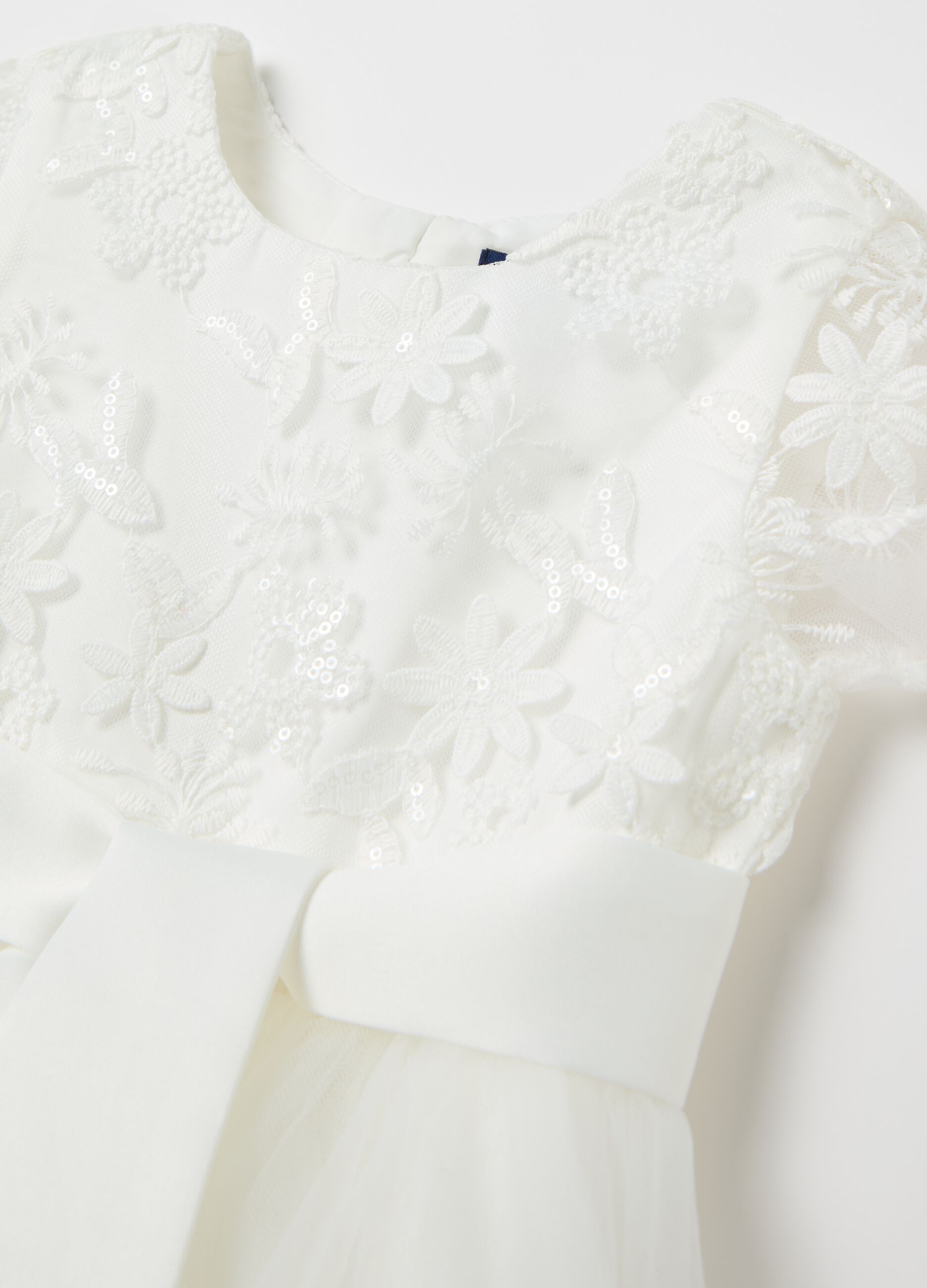 Tulle dress with floral applications
