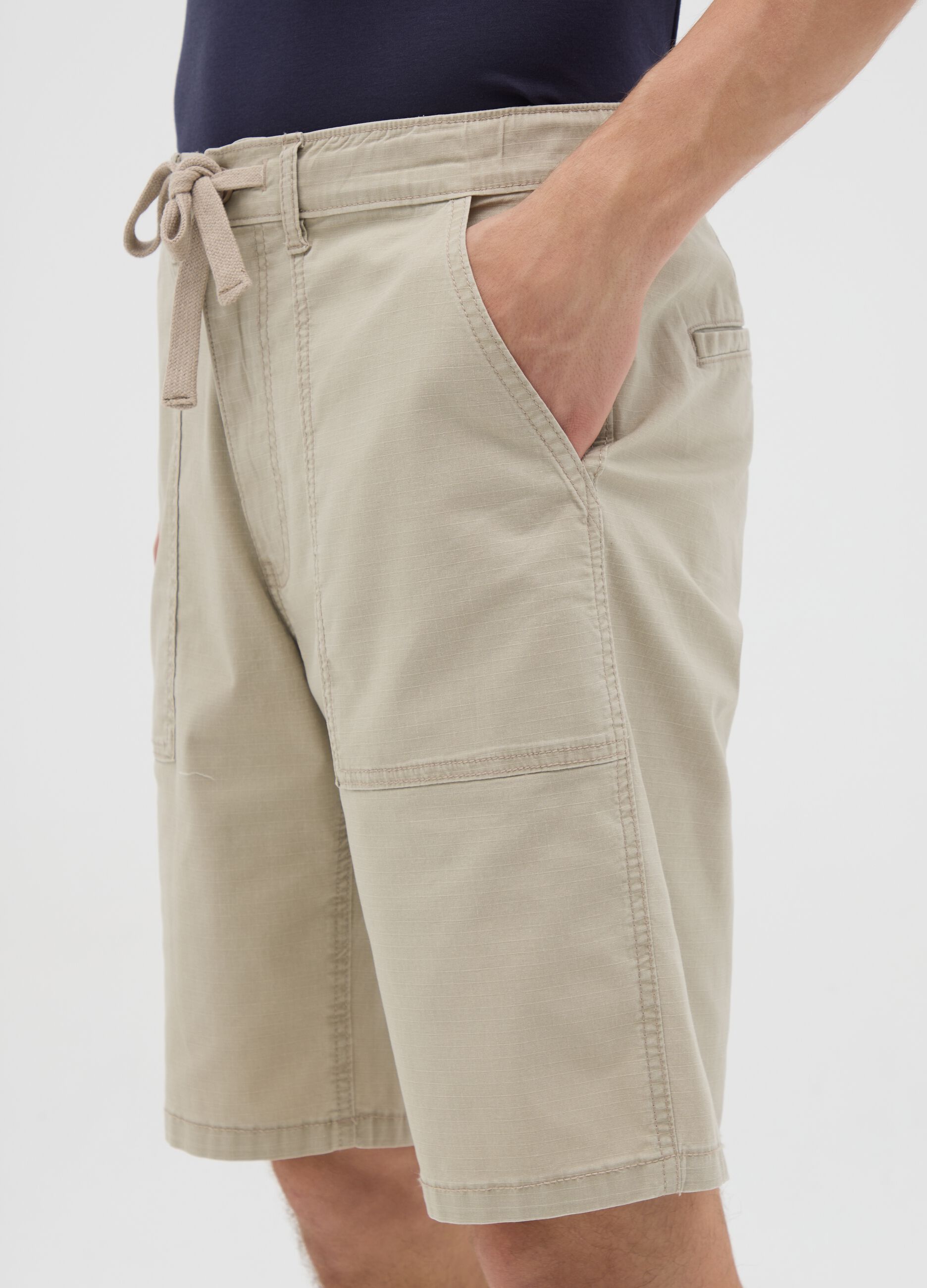Men's regular fit beige cotton shorts