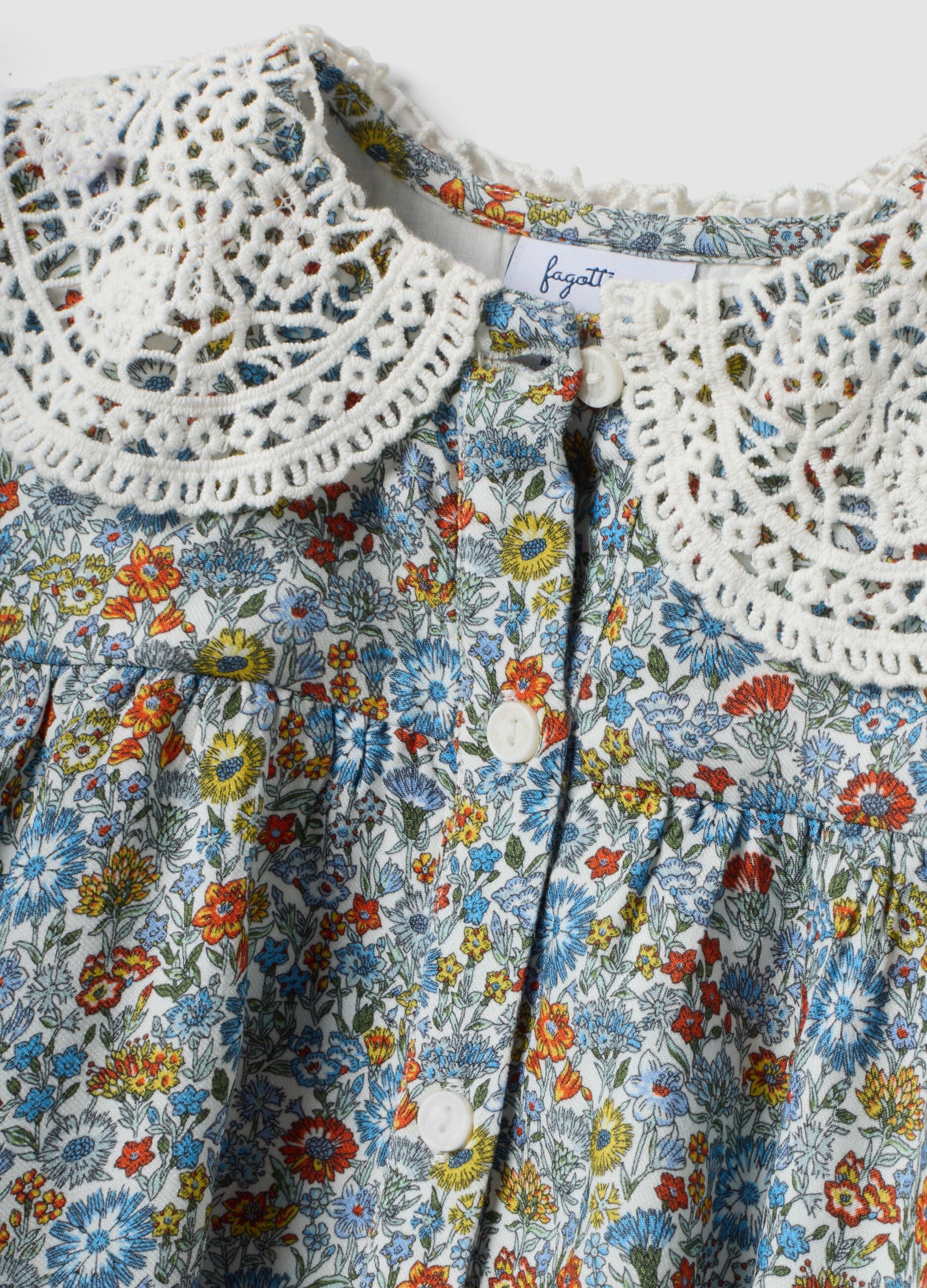 Abito multicolor in pura viscosa a fiori con colletto in pizzo
