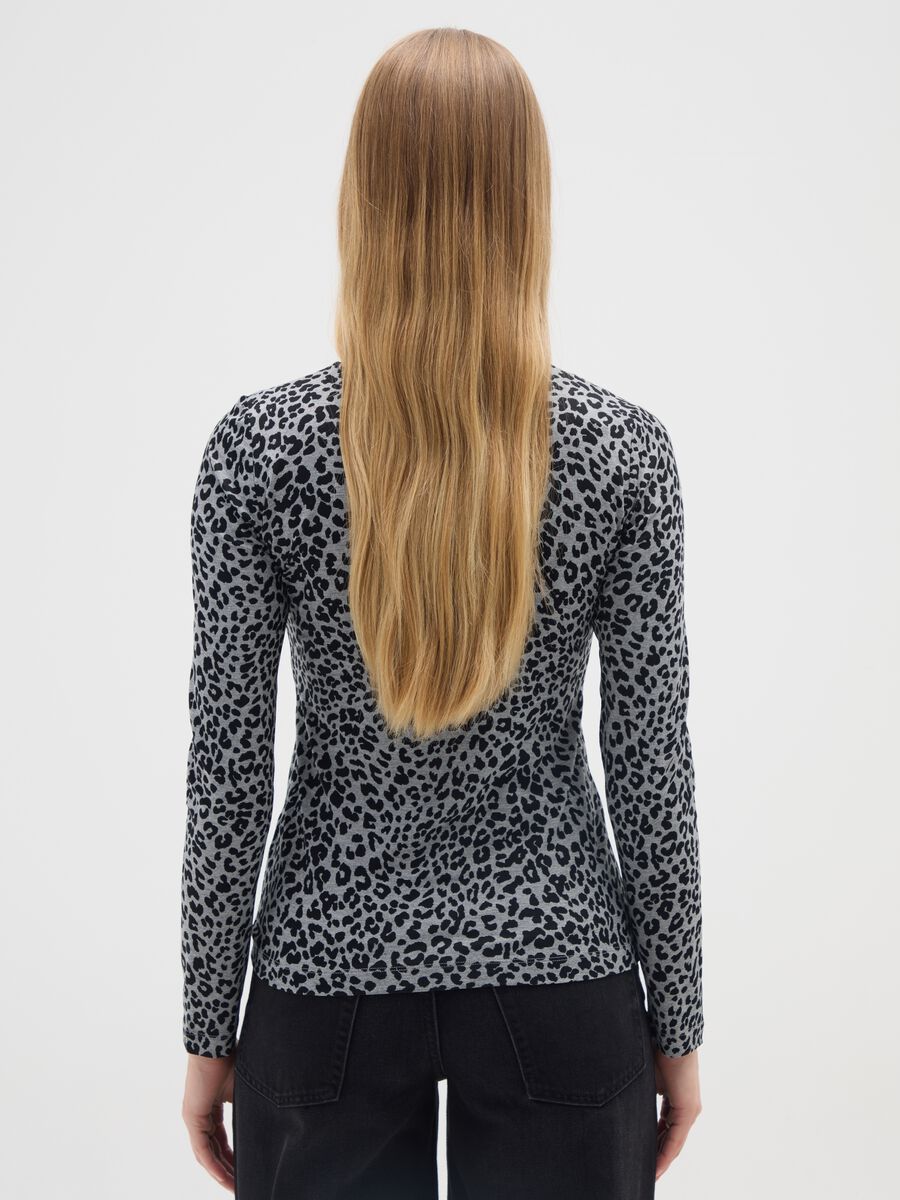 T-shirt grigia a maniche lunghe con stampa leopardata_2