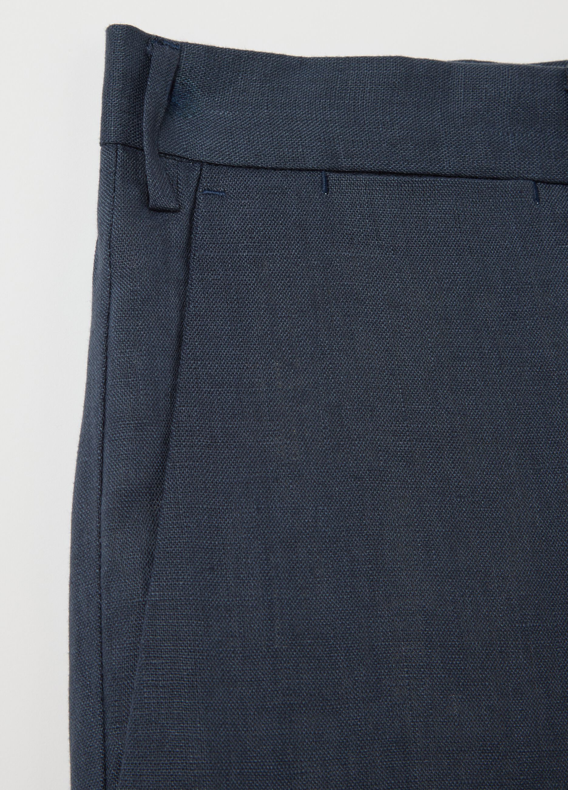 Men’s blue slim-fit trousers in 100% linen