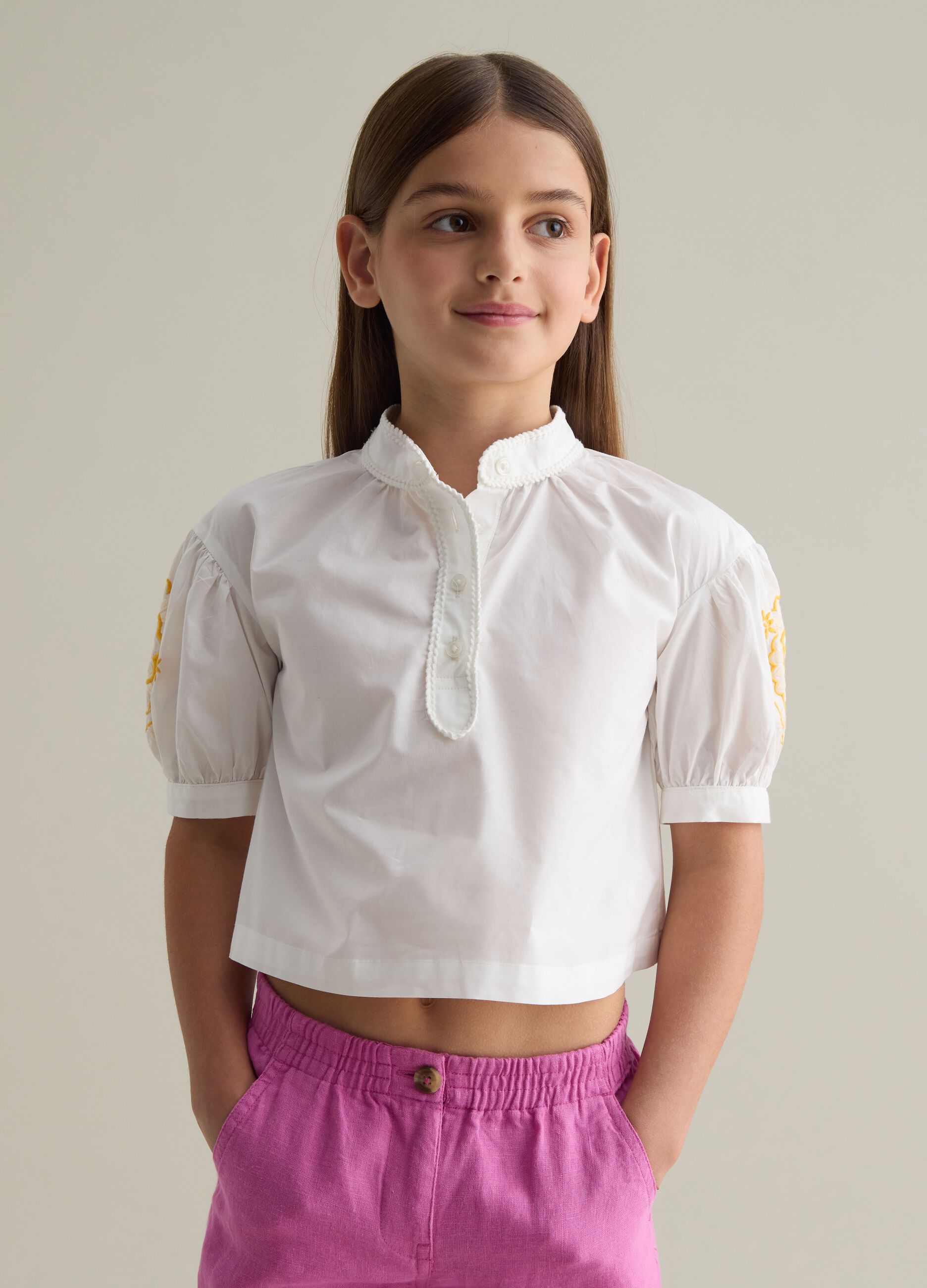 Blusa da ragazza in puro cotone bianca regular fit con ricami