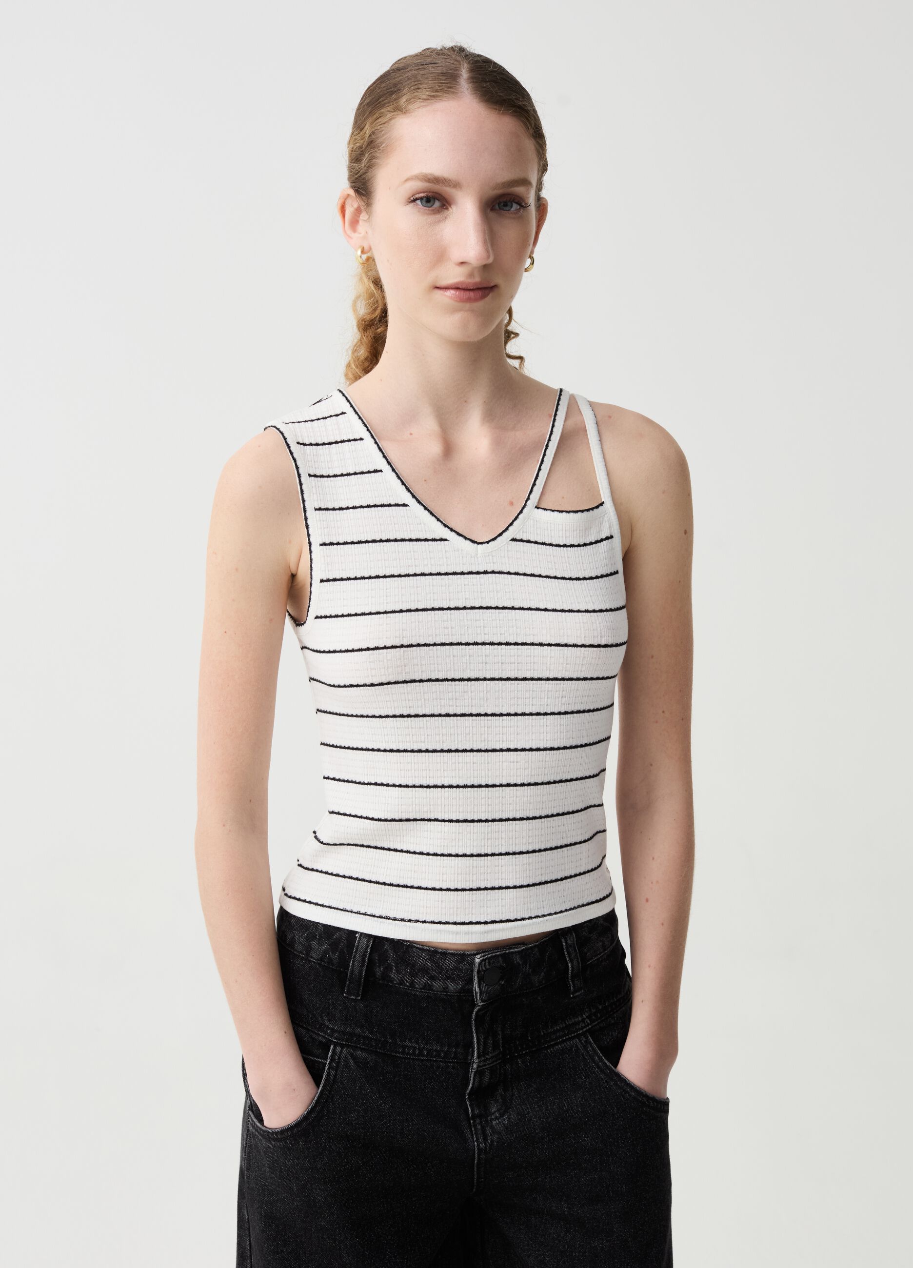 Tank top a righe con dettaglio cut out