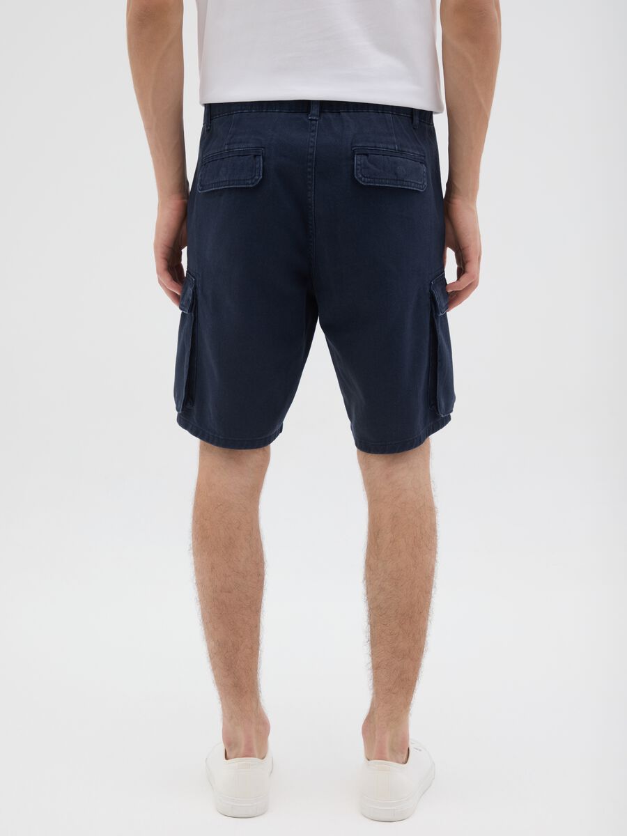 Bermuda da uomo in puro cotone blu regular fit_3