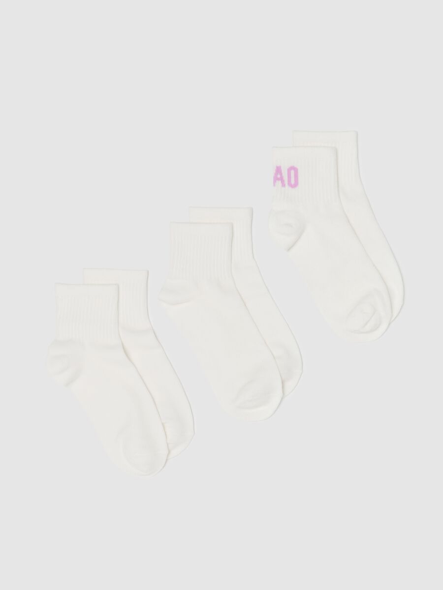 Three-pair pack short white ribbed socks_0