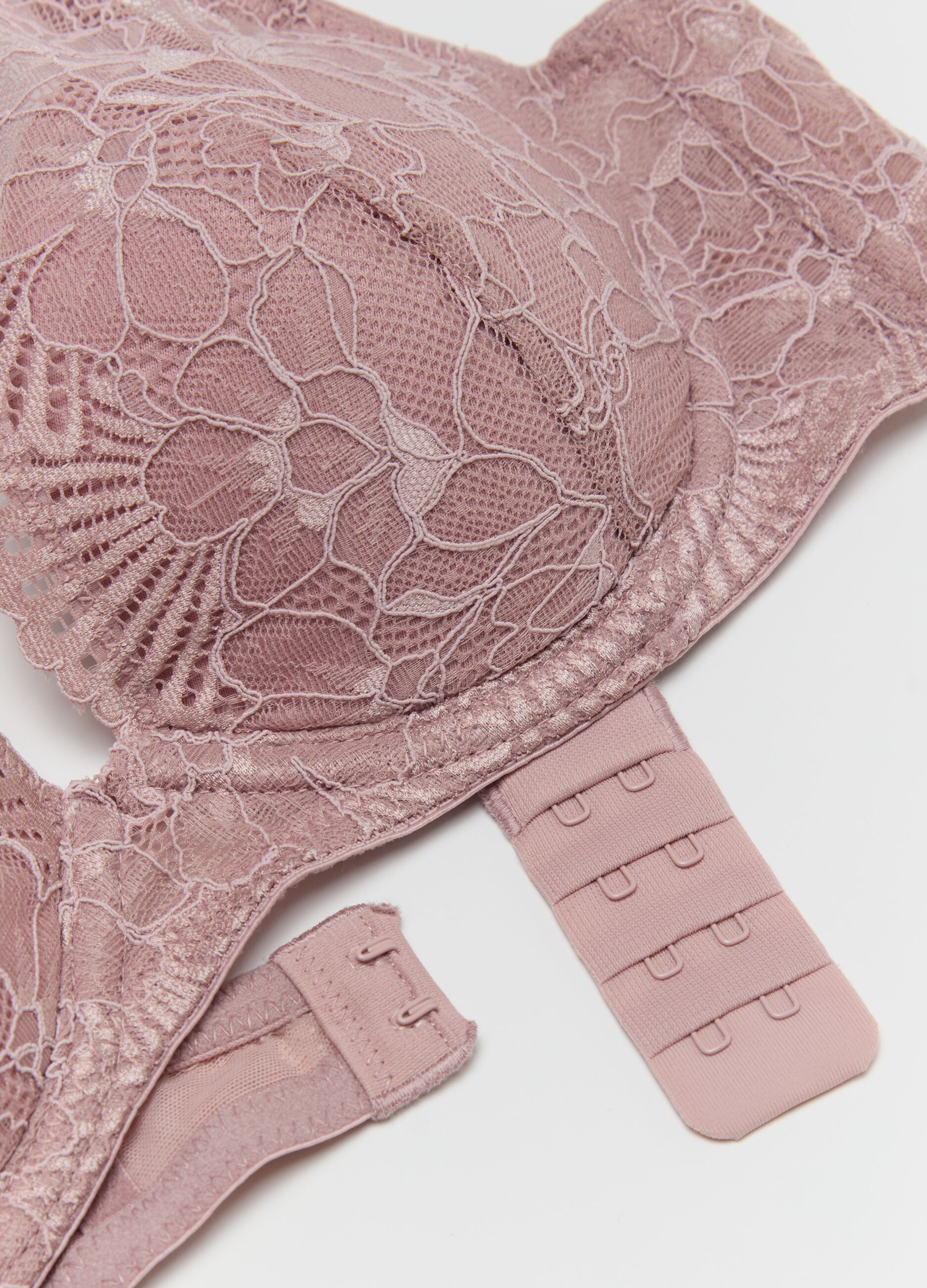 Lisa bra in floral lace with underwiring
