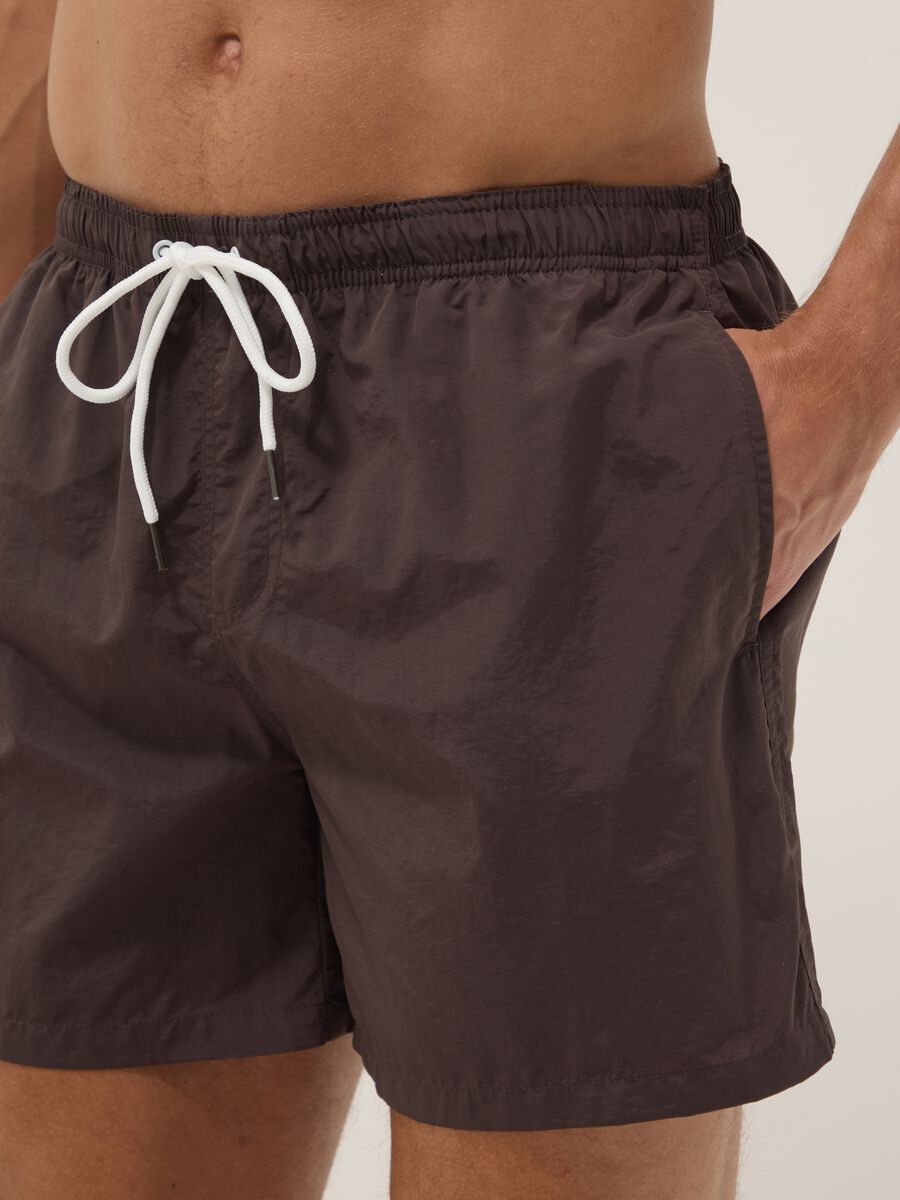 Boxer da mare marroni regular fit con coulisse_3