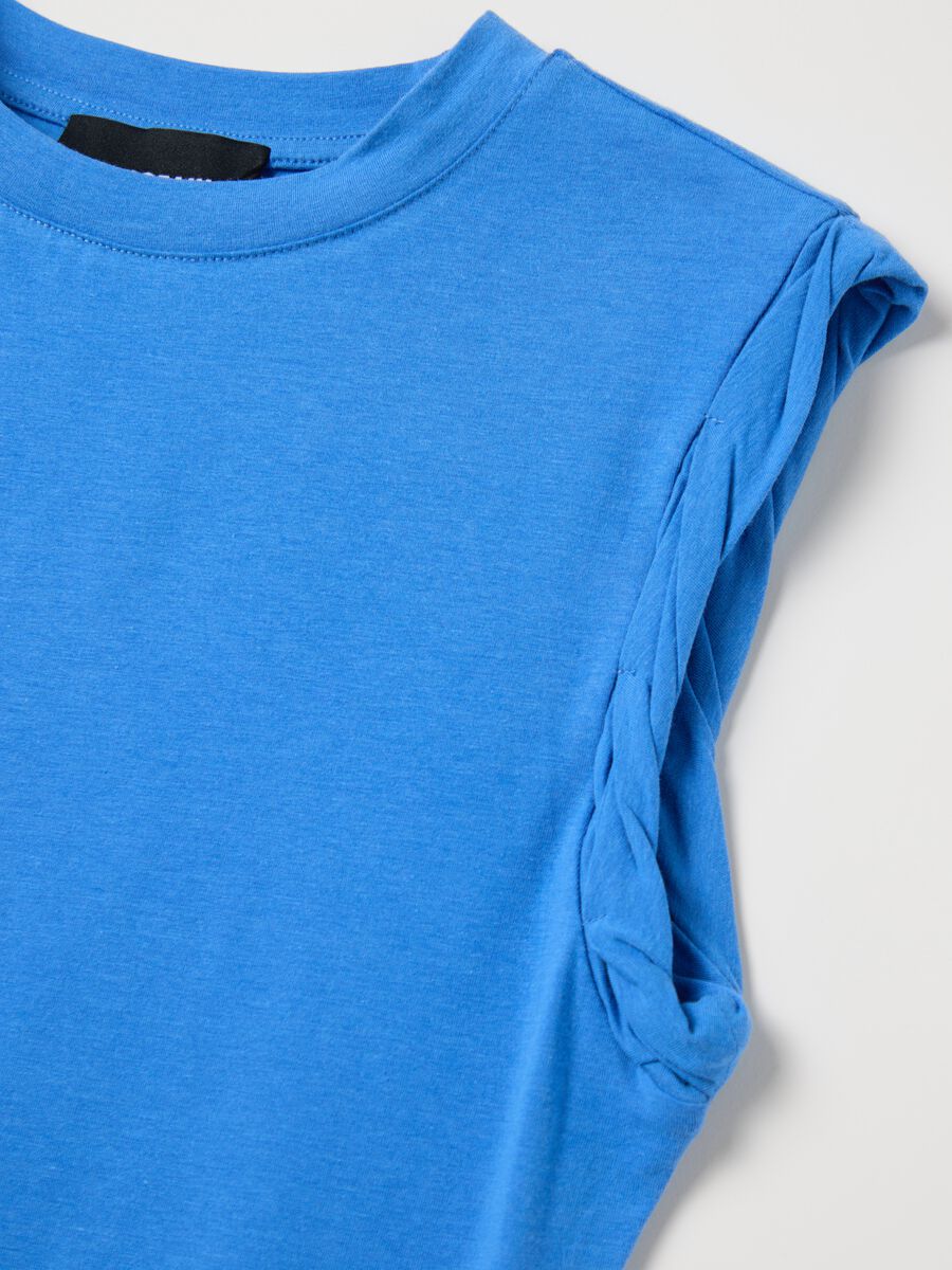 Light blue vest with rolled detail_5