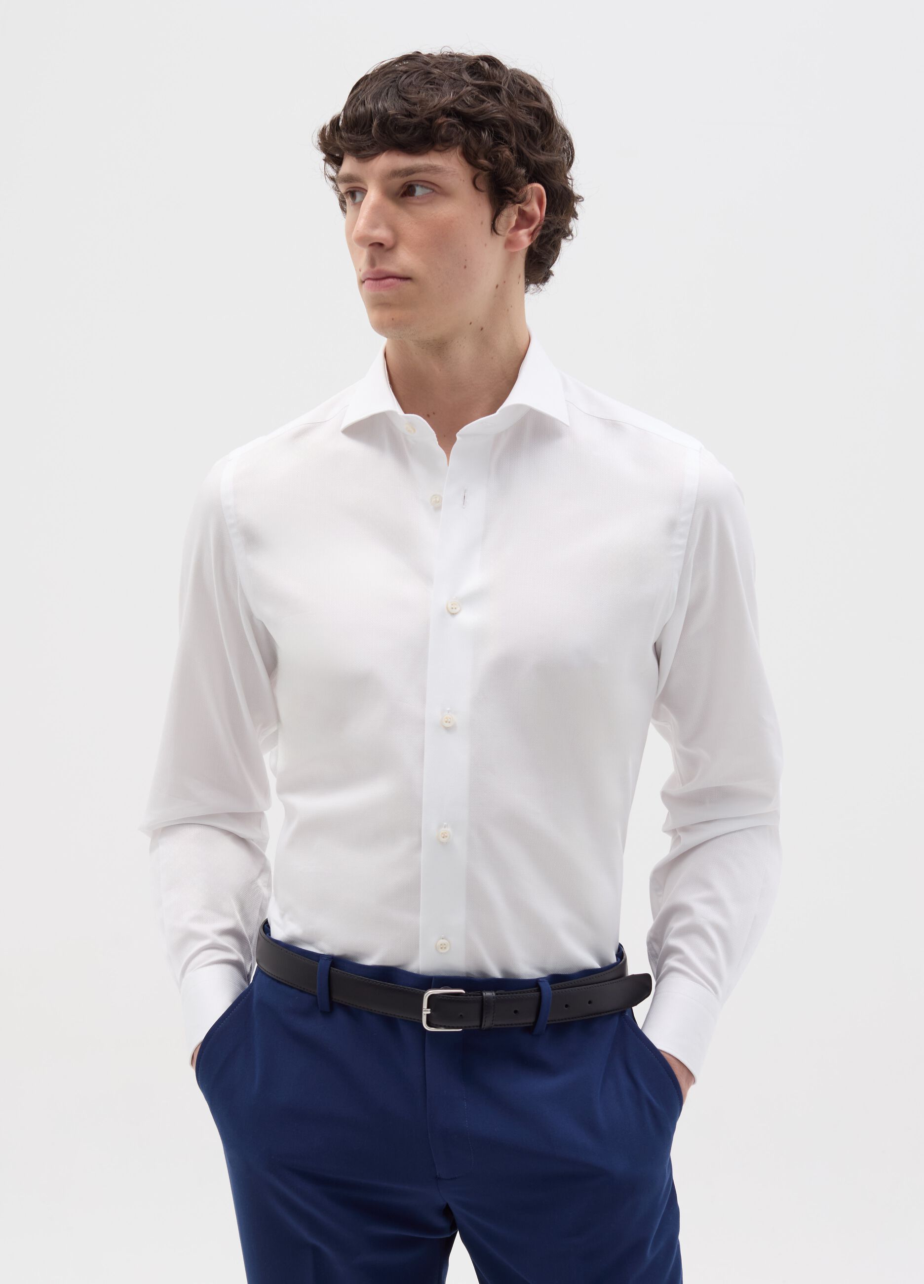 Slim-fit solid colour easy-iron shirt