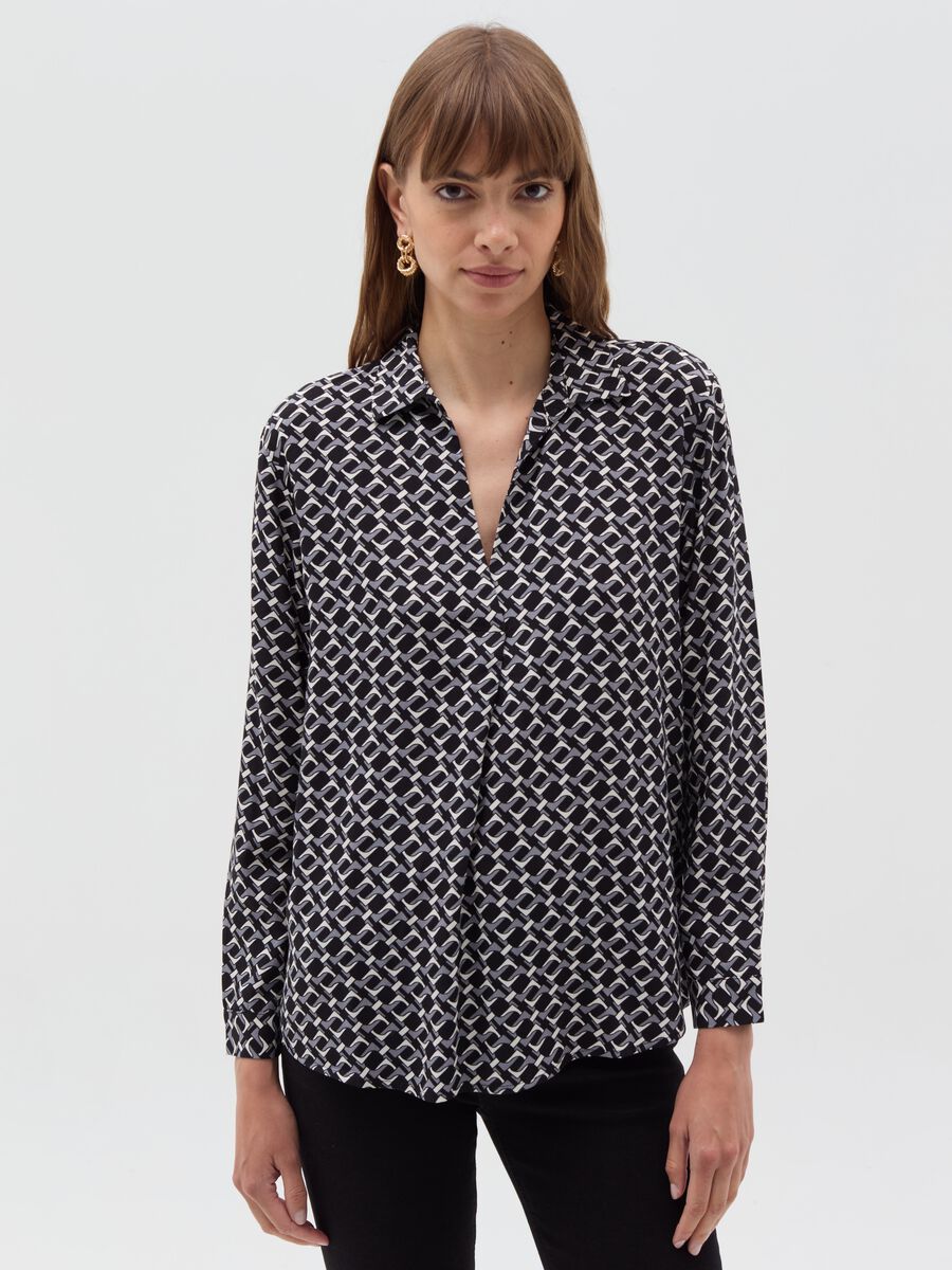 Blusa con scollo a polo maniche lunghe_0