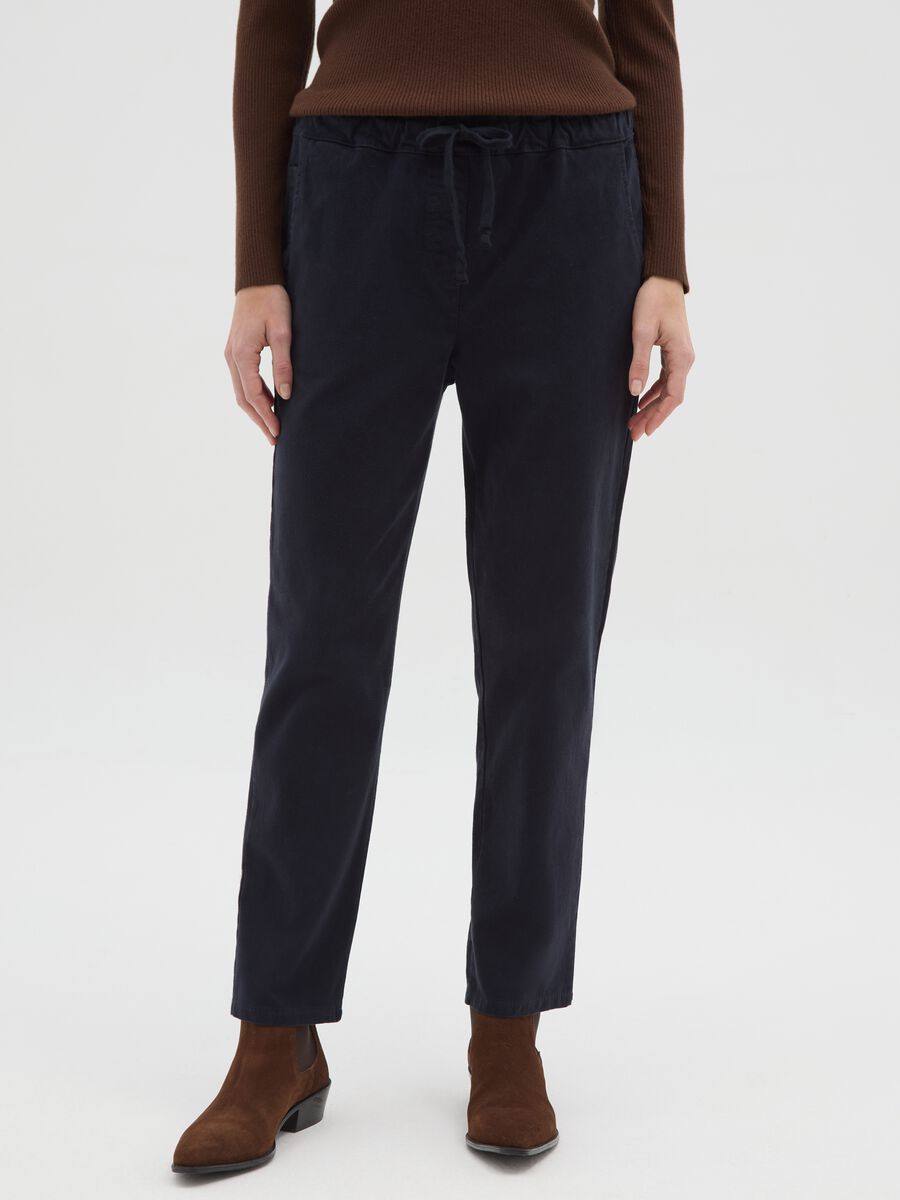 Pantaloni blu con vita elasticizzata e coulisse_1