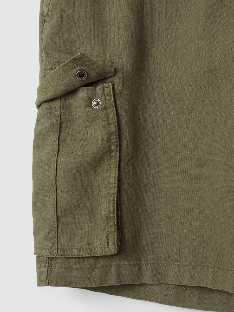 Men's green regular fit linen blend cargo shorts_1