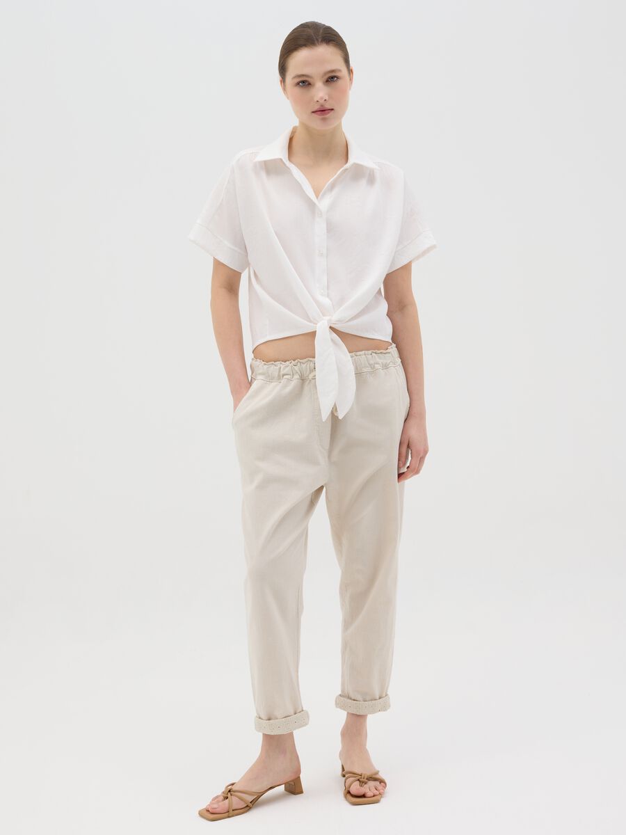 White shirt with knot and short sleeves_1