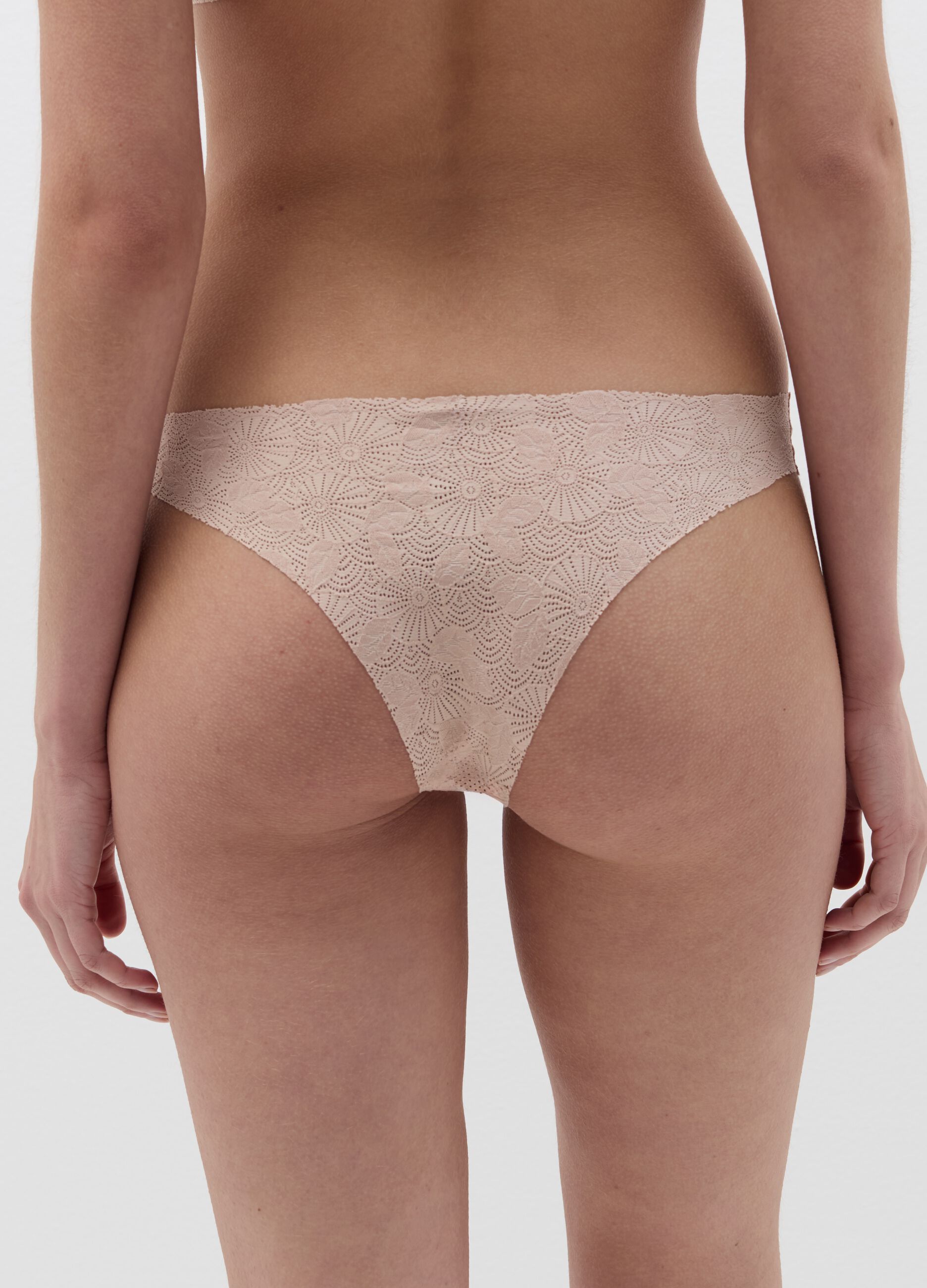 Brazilian-cut briefs in lace with geometric motif