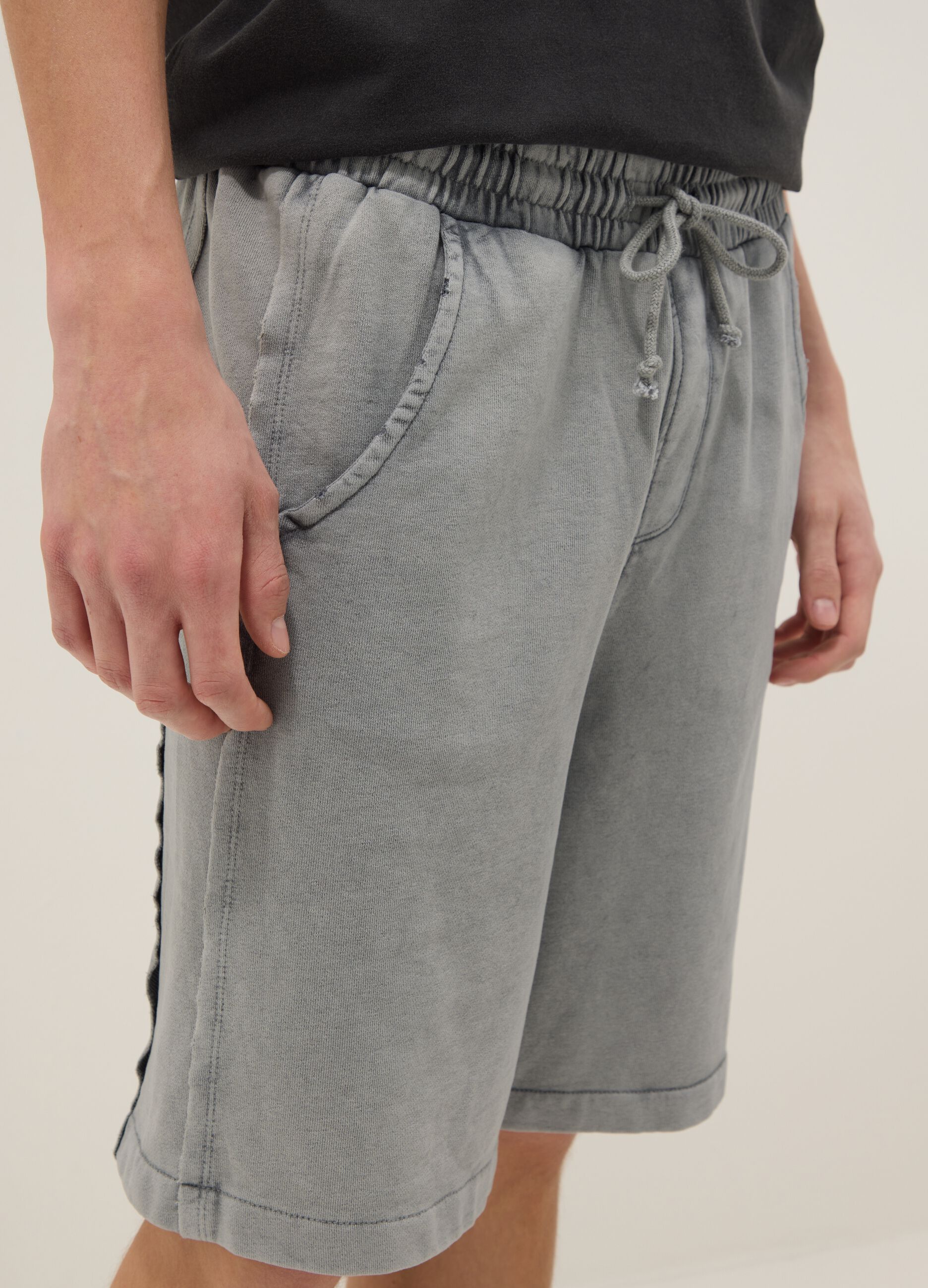 Grey cotton-blend shorts with elasticated waist