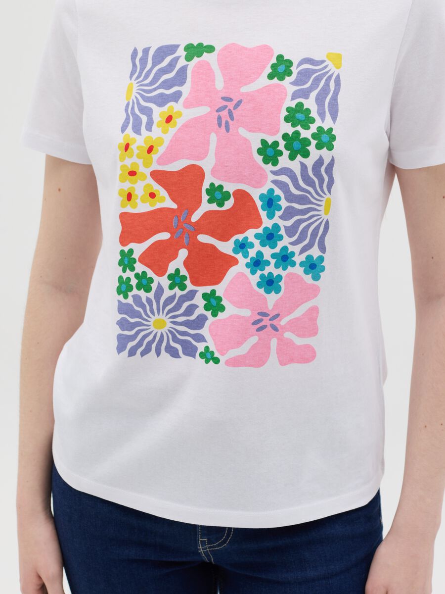 White T-shirt with colourful floral print_2