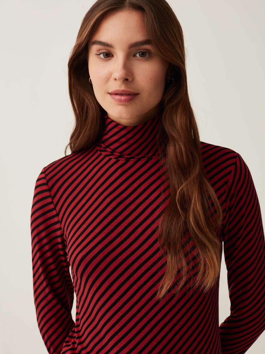 T-shirt with high neck and oblique stripes print_0