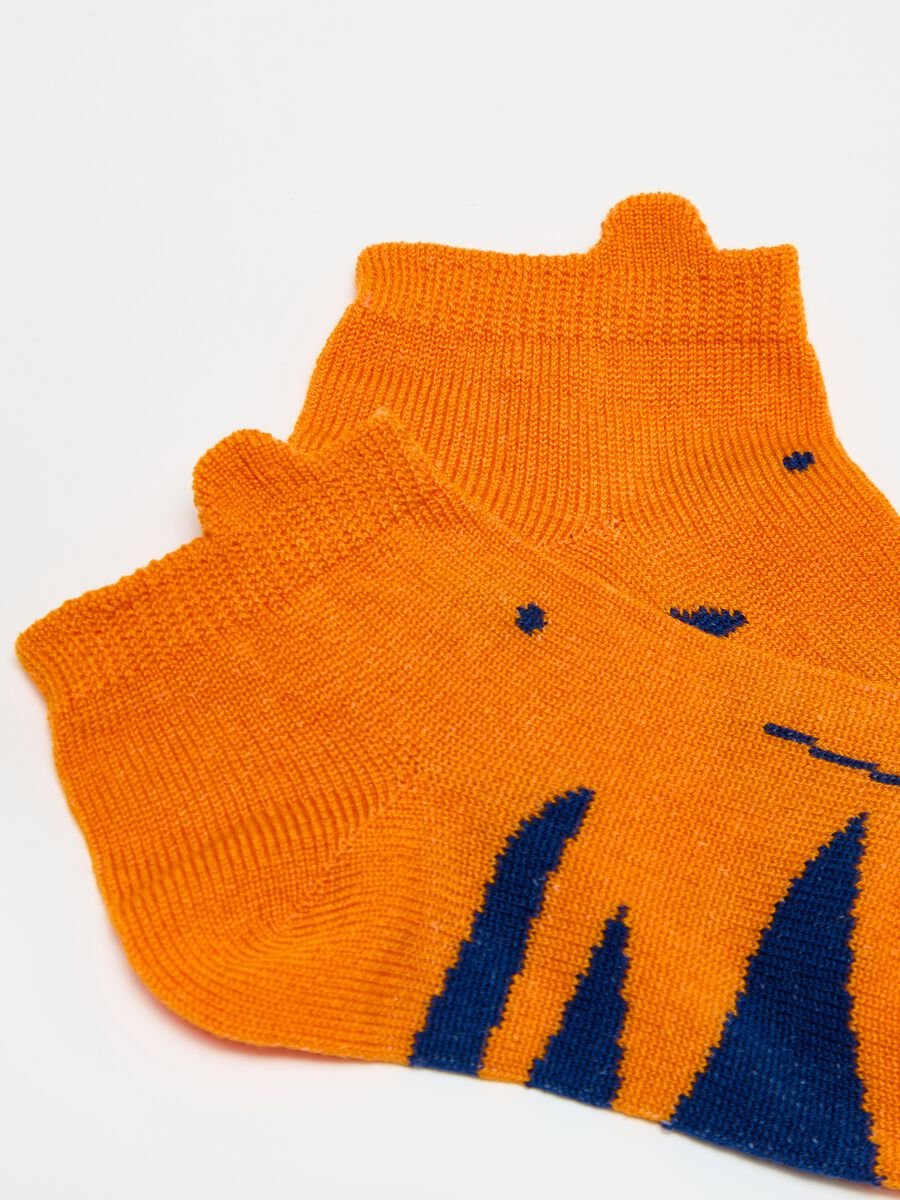 Three-pair pack short socks with tiger design_1