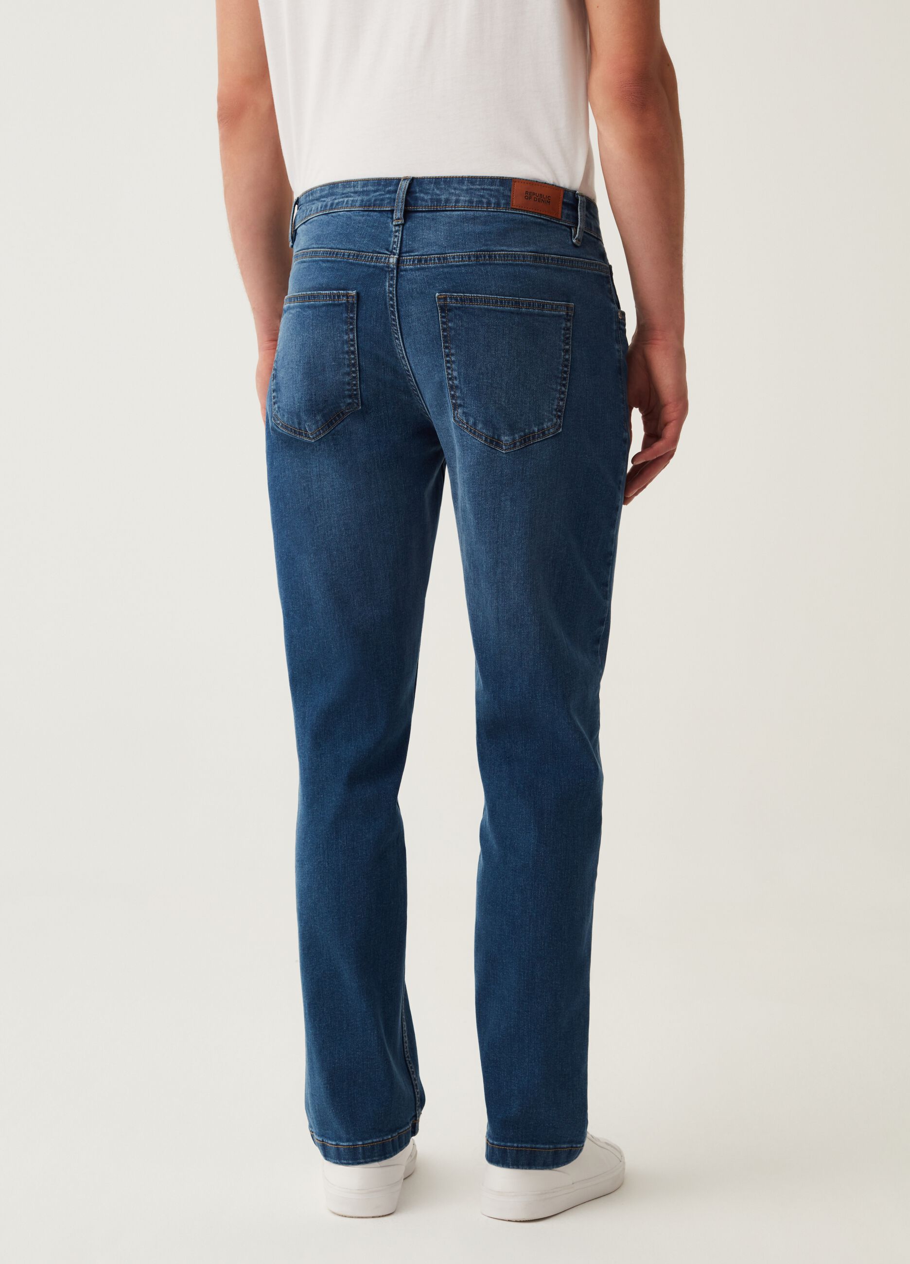 Jeans regular fit con trama cross hatch_1