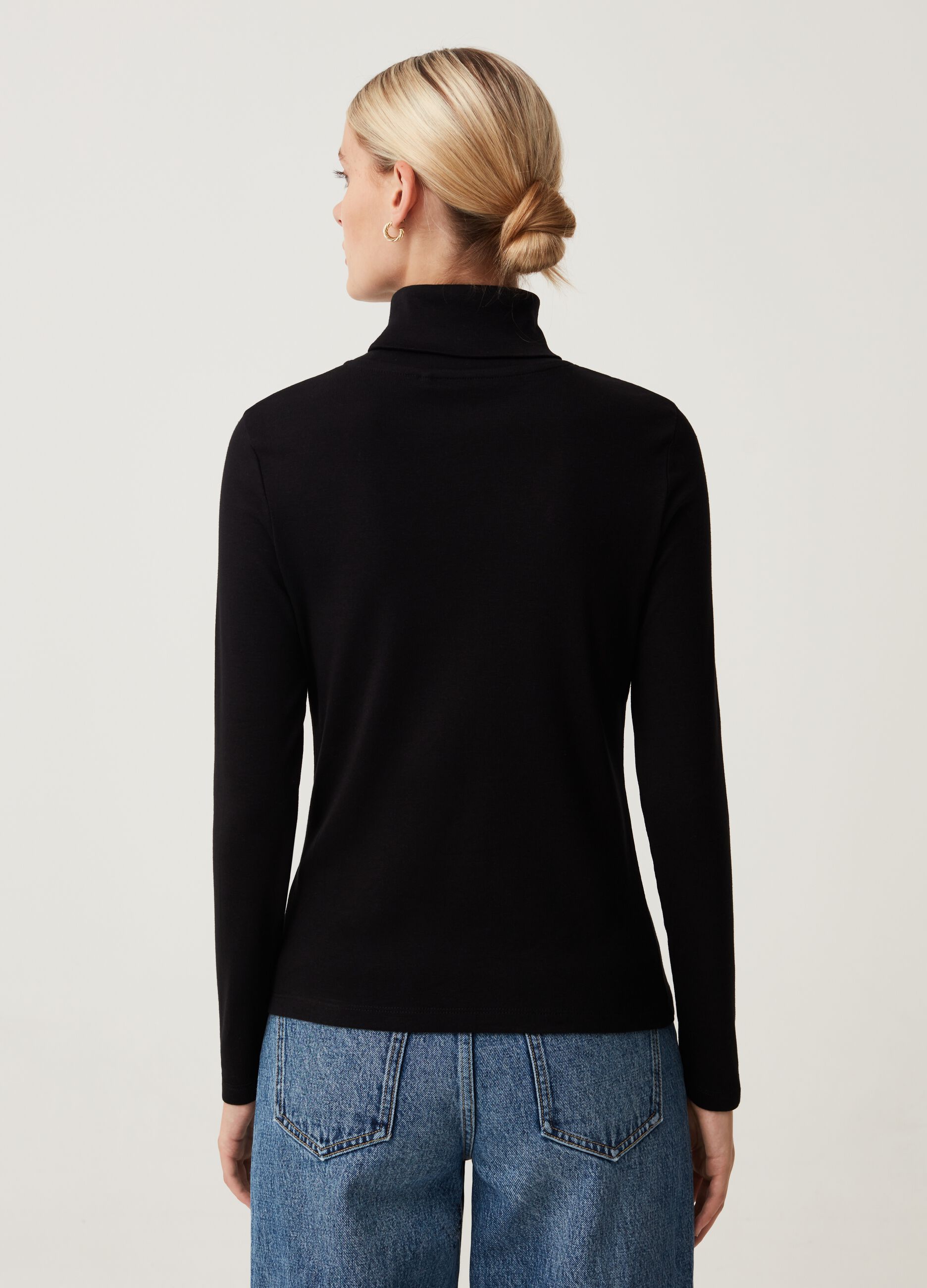 T-shirt a maniche lunghe con collo alto_2