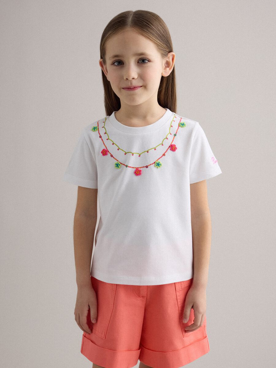 T-shirt in cotone elasticizzato bianco da bambina con perline_1