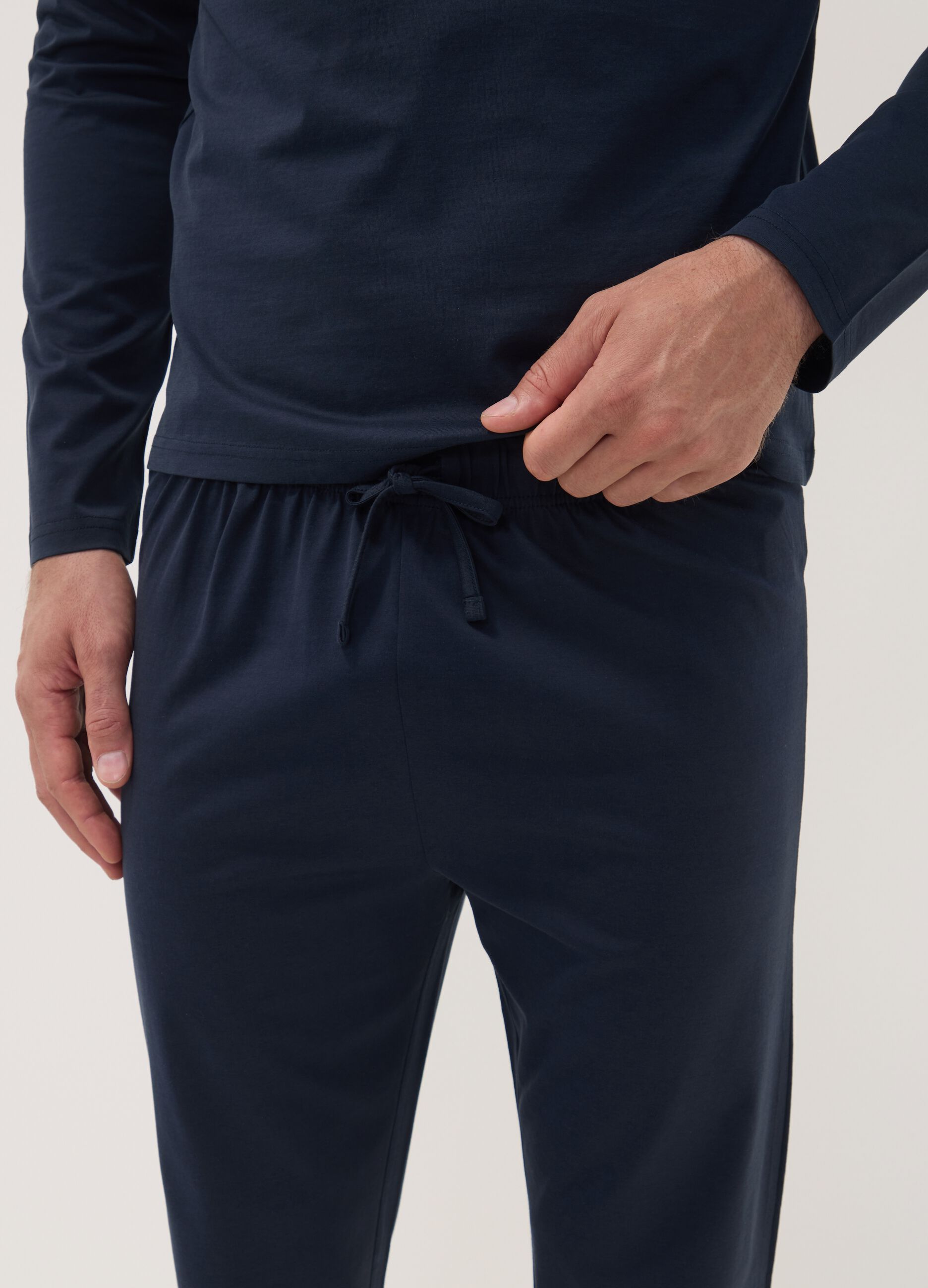 Pigiama blu in puro cotone organico con scollo serafino regular fit