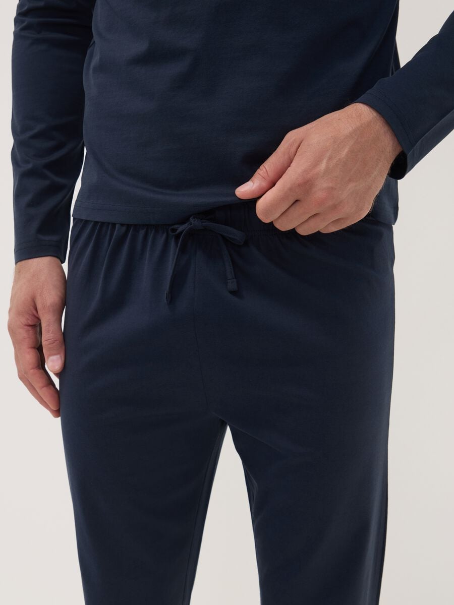 Pigiama blu in puro cotone organico con scollo serafino regular fit_2