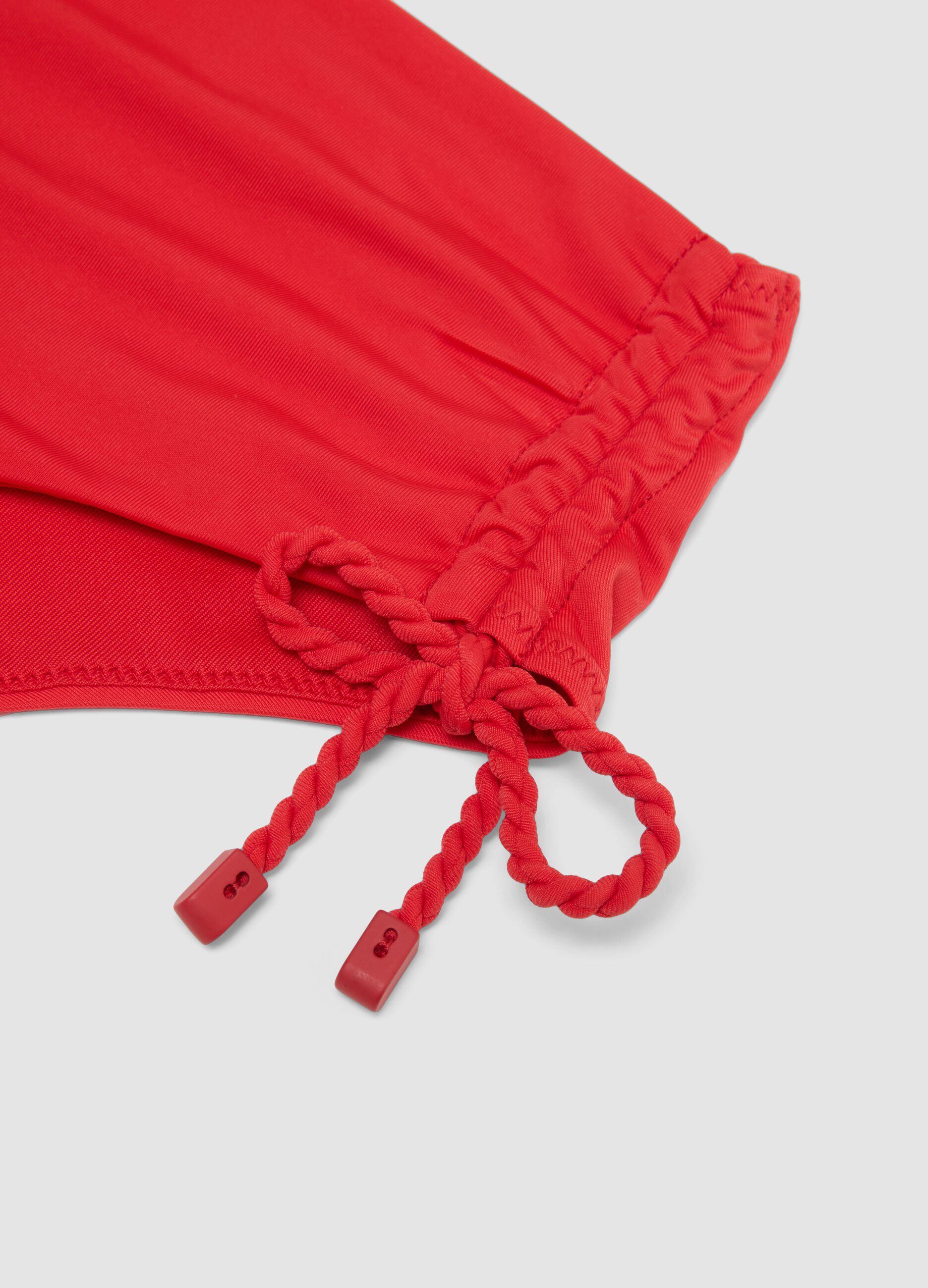 Slip bikini rossi in tessuto elasticizzato con laccetti laterali
