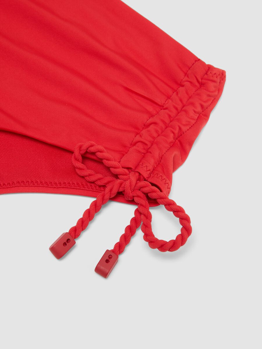 Slip bikini rossi in tessuto elasticizzato con laccetti laterali_1