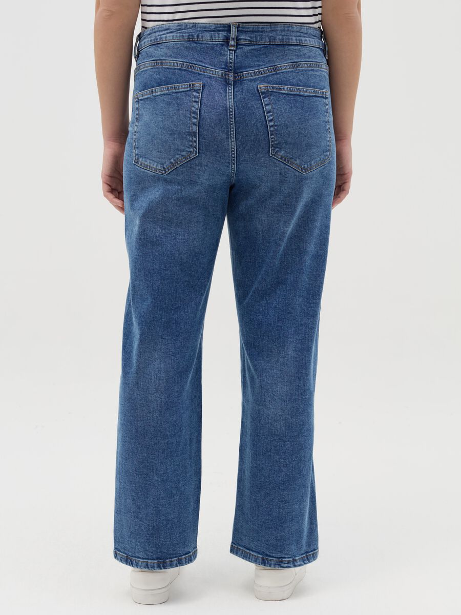 Curvy five-pocket jeans_3