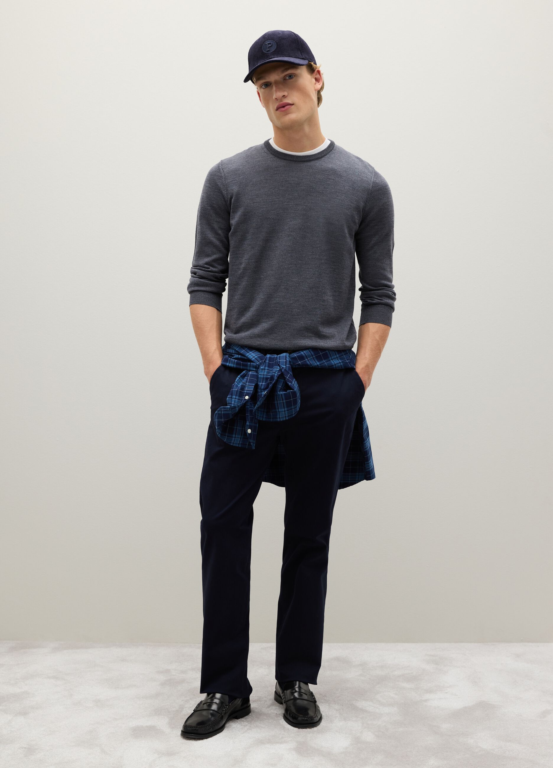 Grey pure merino wool jumper regular fit with crew neck