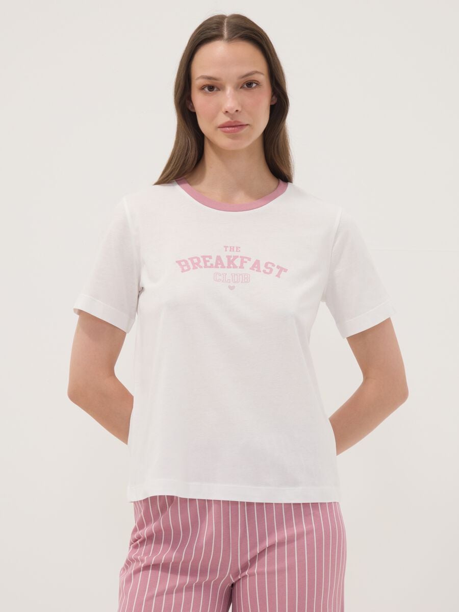 Pigiama rosa e bianco in puro cotone organico con pantaloni cropped_1
