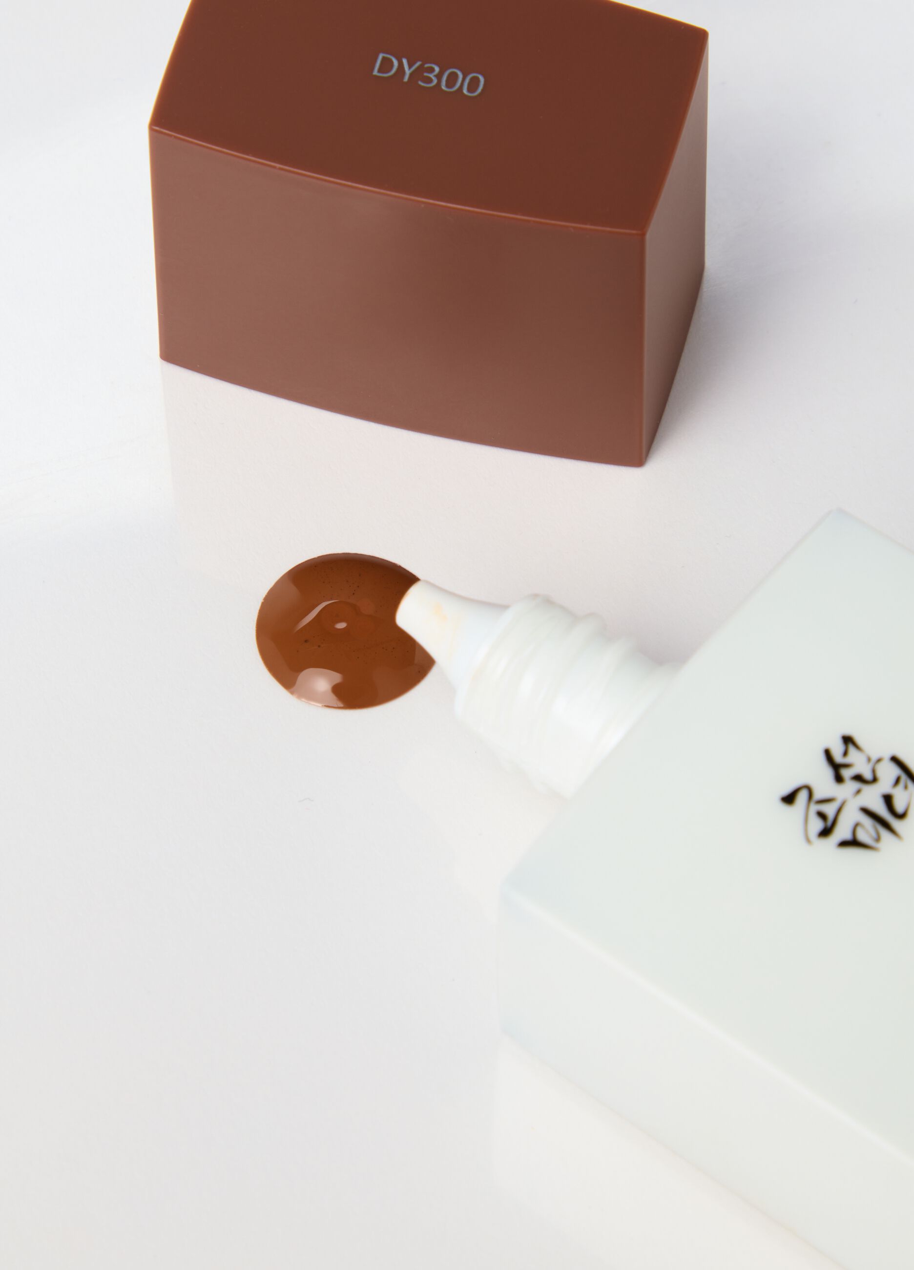 Crema solare colorata con SPF DY300 - skincare coreana