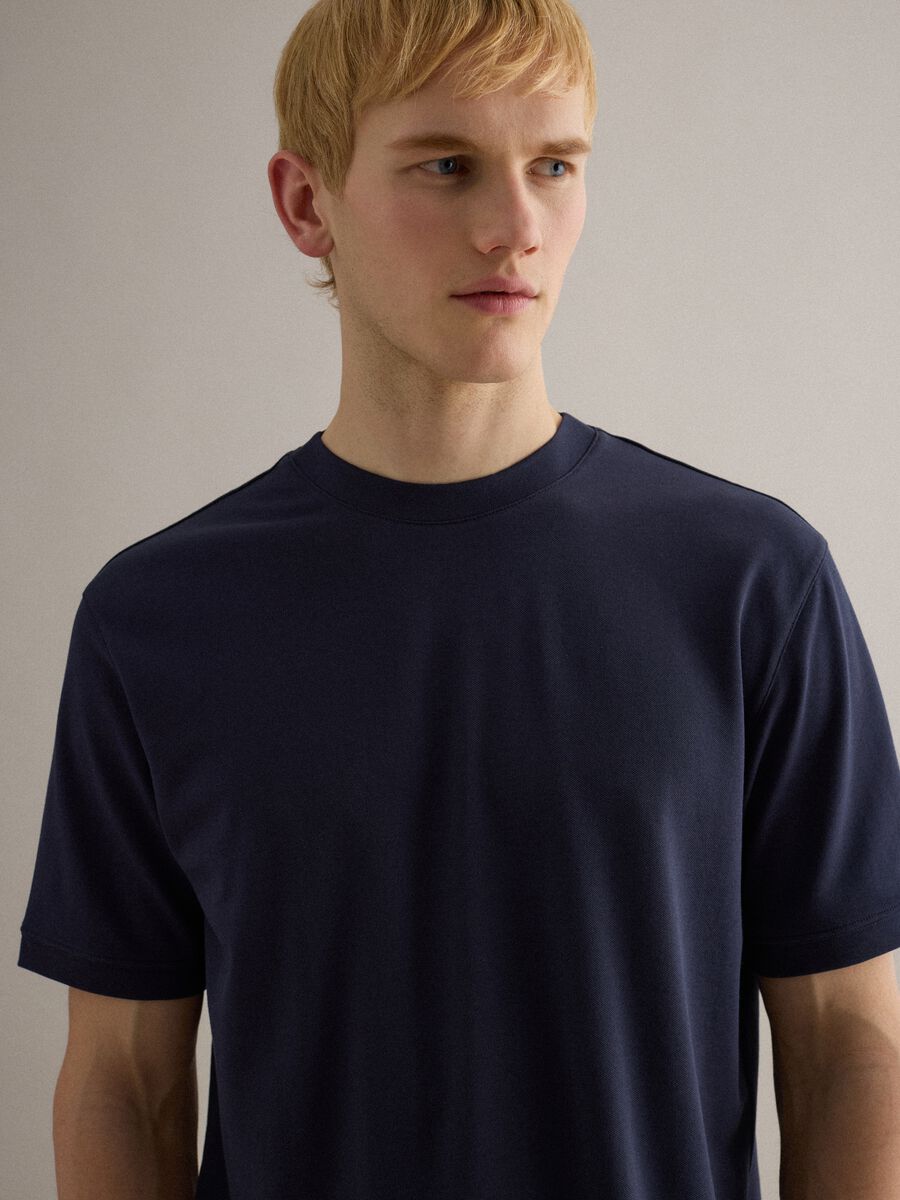 T-shirt girocollo in cotone elasticizzato blu relaxed fit_0