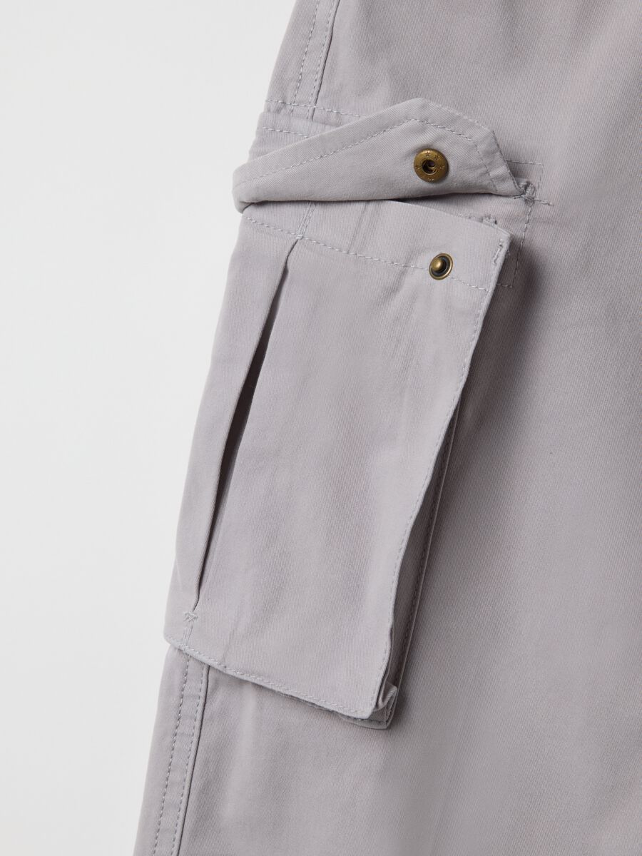Pantaloni cargo grigi in cotone elasticizzato slim fit_5