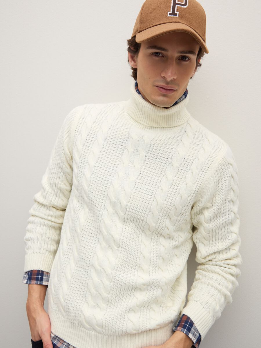 White turtleneck jumper regular fit with jacquard pattern_1