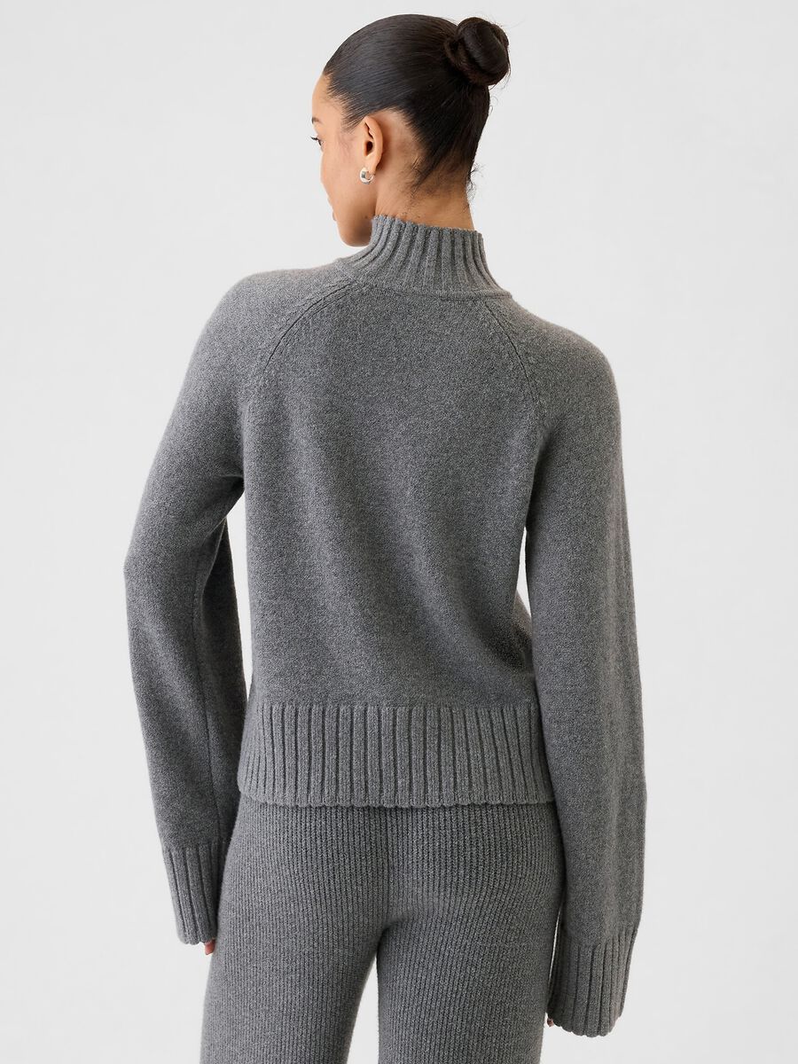 Pullover with high neck_2