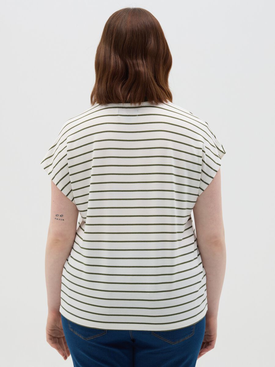 Curvy T-shirt with white and green stripes_2