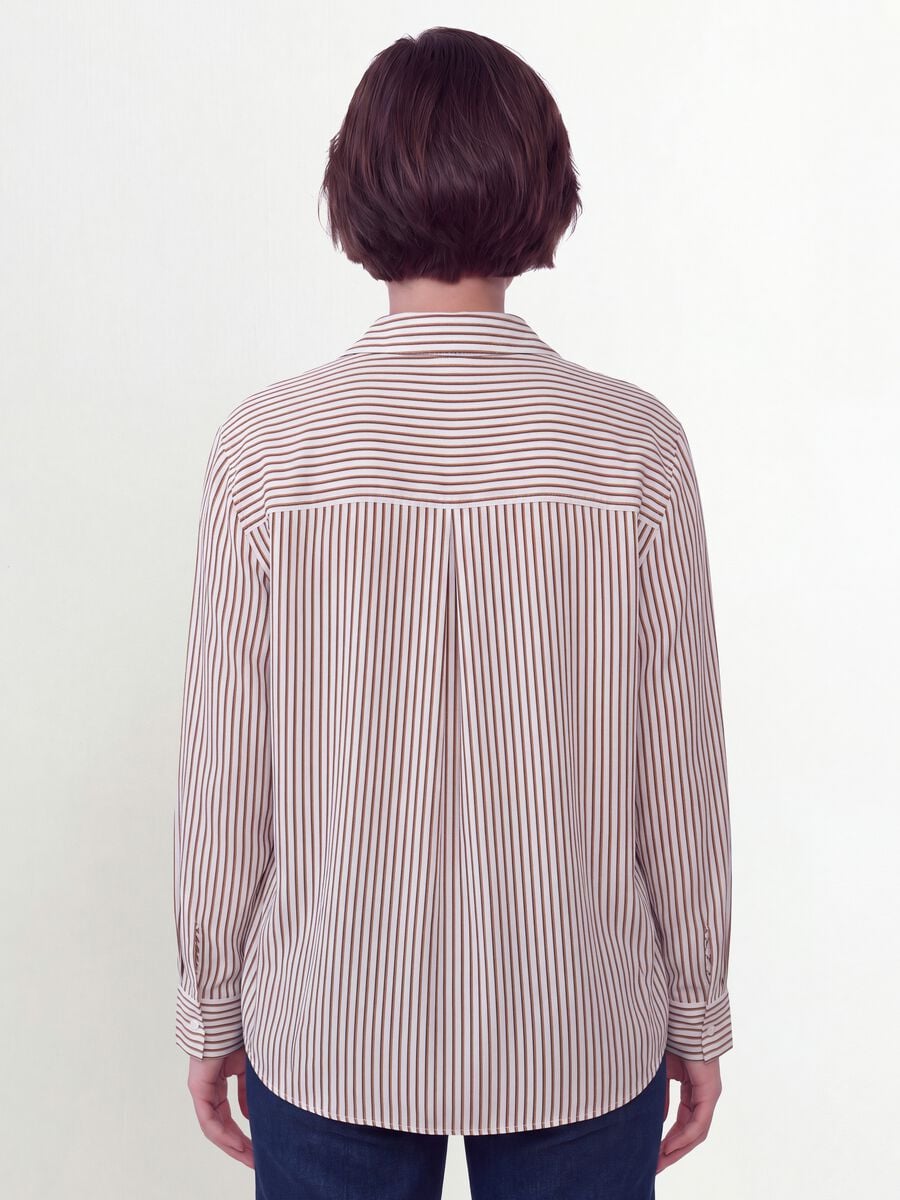 White striped shirt with classic collar, regular fit_3