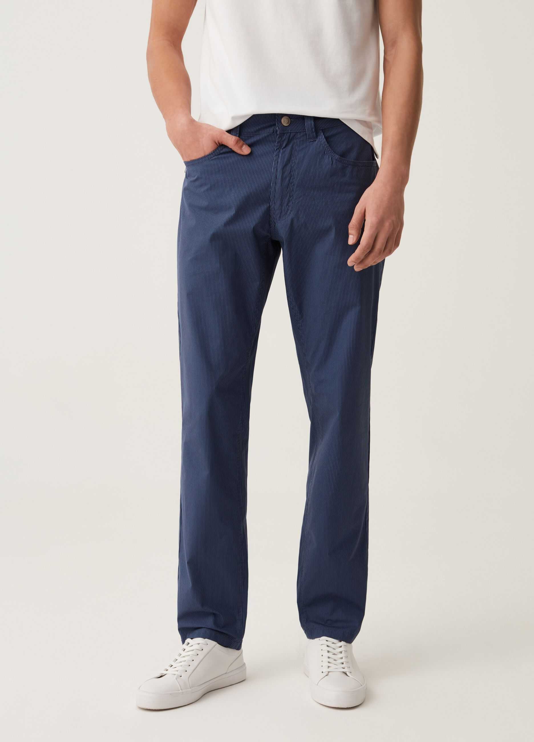 Pantaloni in popeline a righe sottili_1