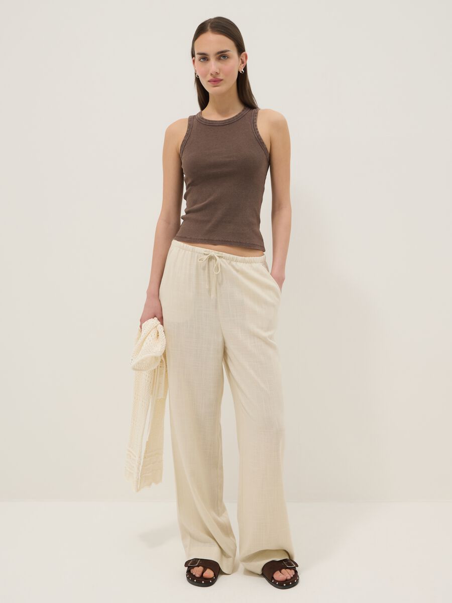 Tank top fitted marrone in cotone elasticizzato a costine_2