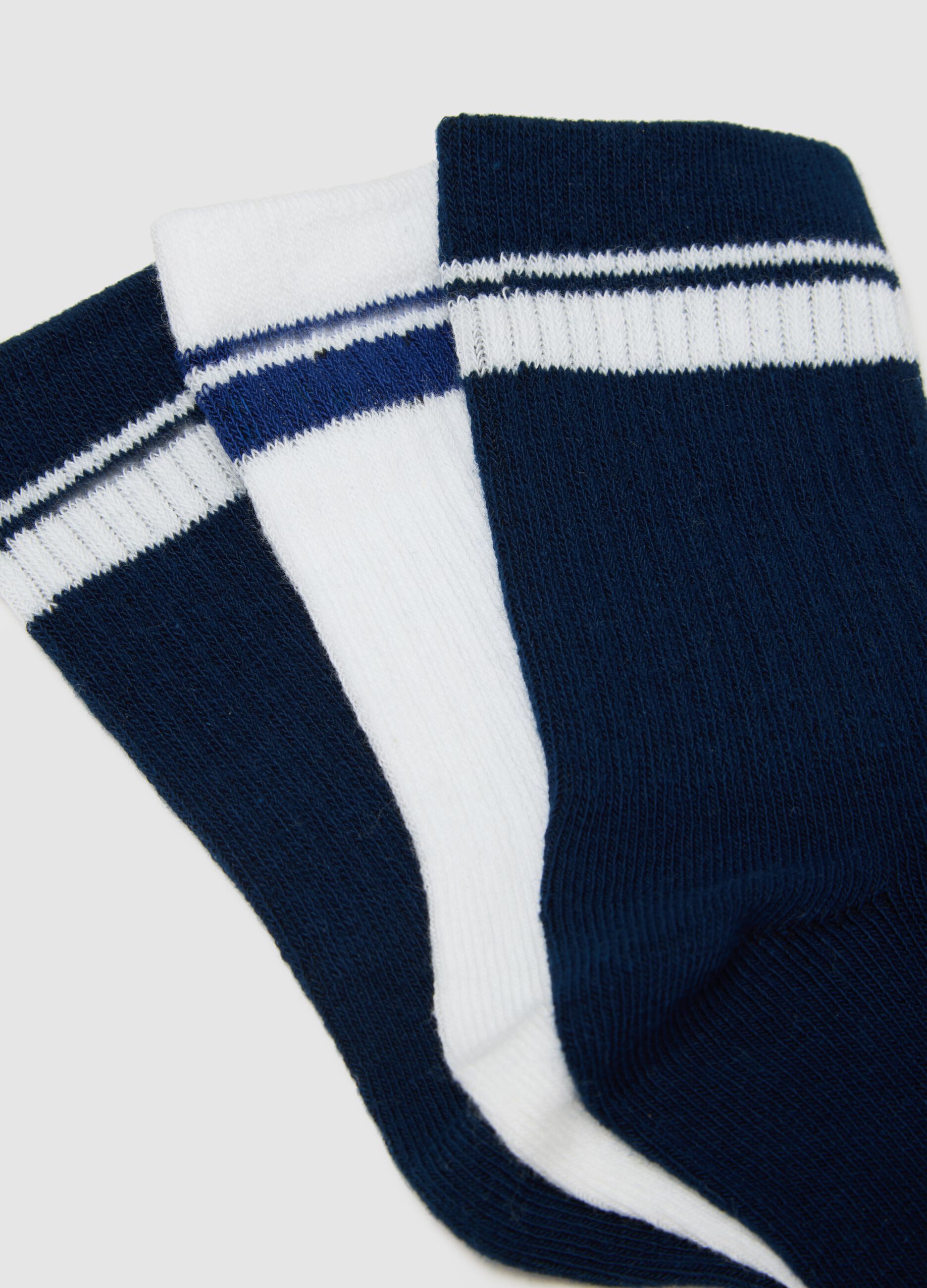 Set of multicoloured stretchy cotton boy's socks tripack