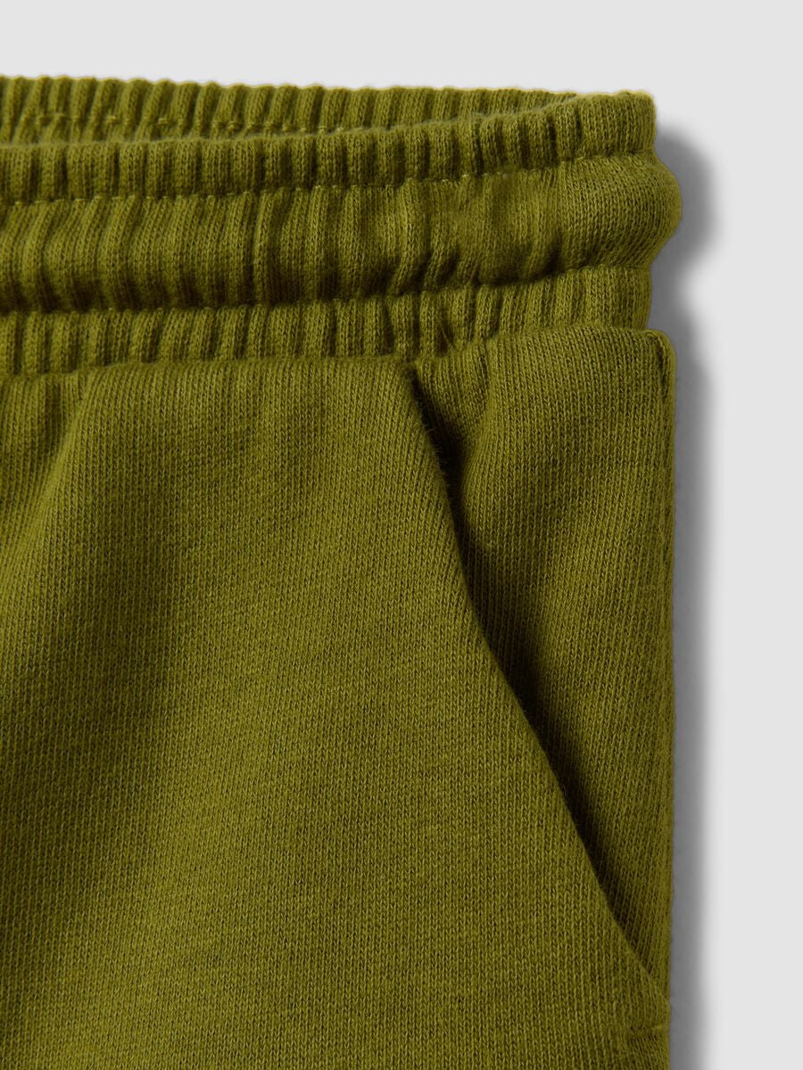 Pantaloni jogger verdi in puro cotone organico con coulisse per bimbo_2