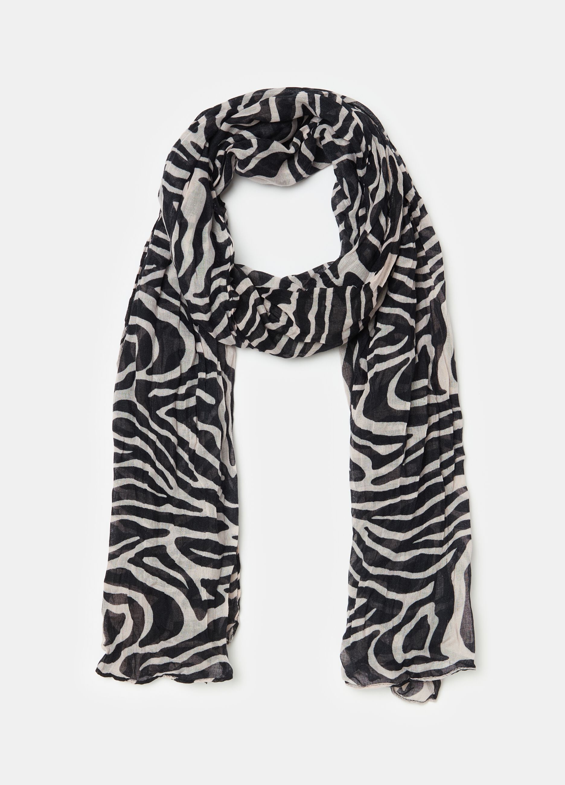 Crinkle-effect scarf with zebra print