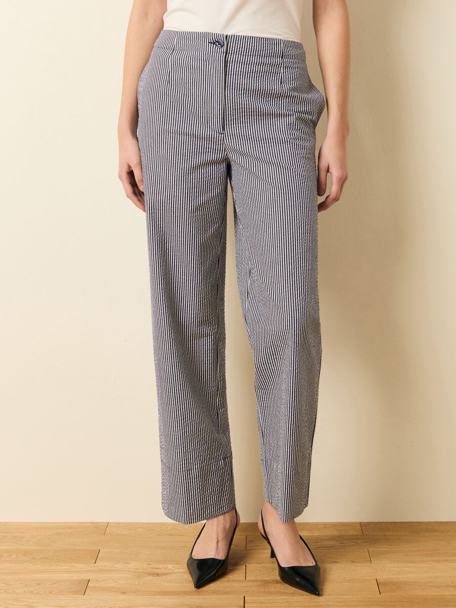 Pantalone a gamba larga righe sottili_1