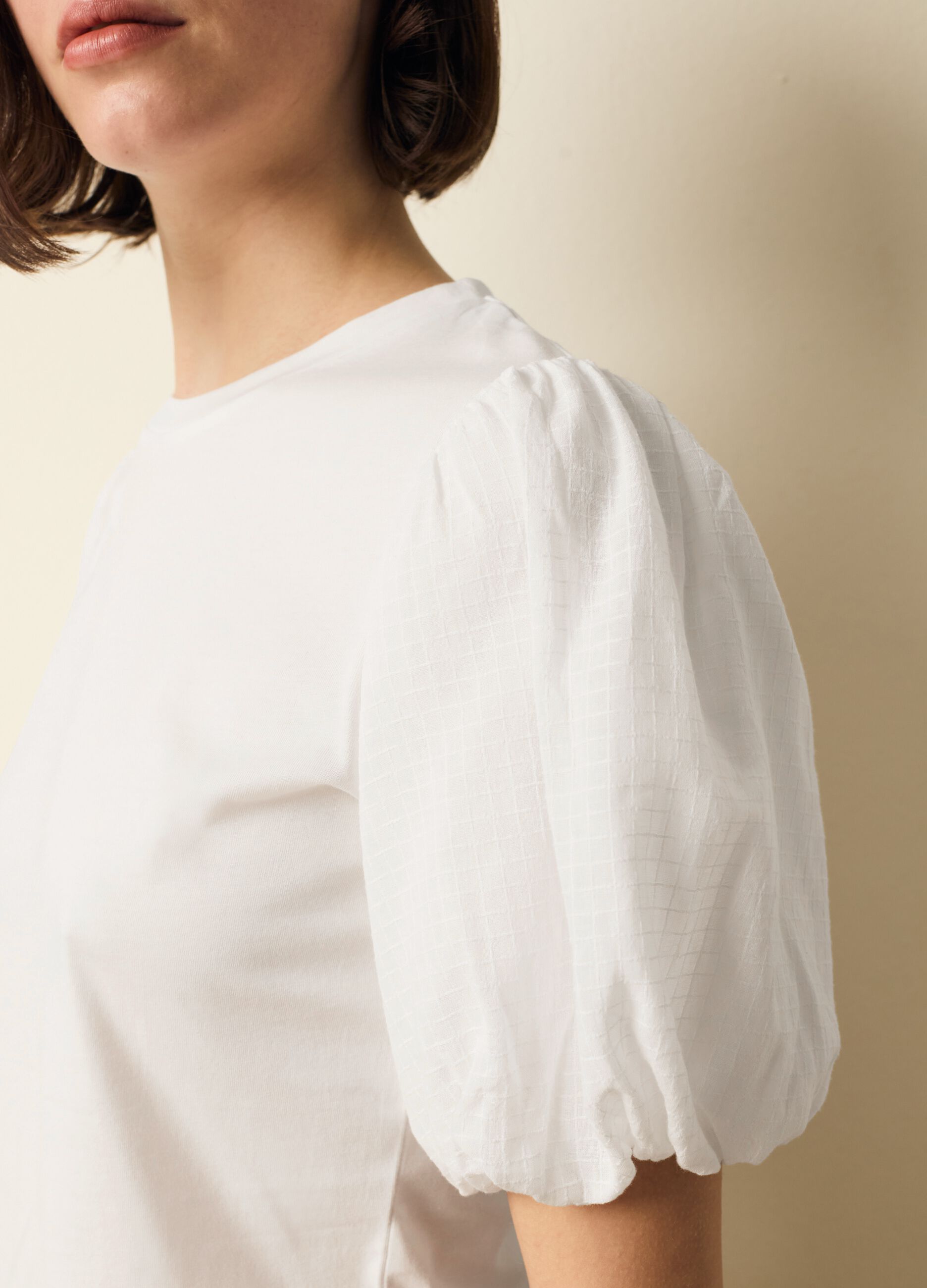 T-shirt with puff sleeves