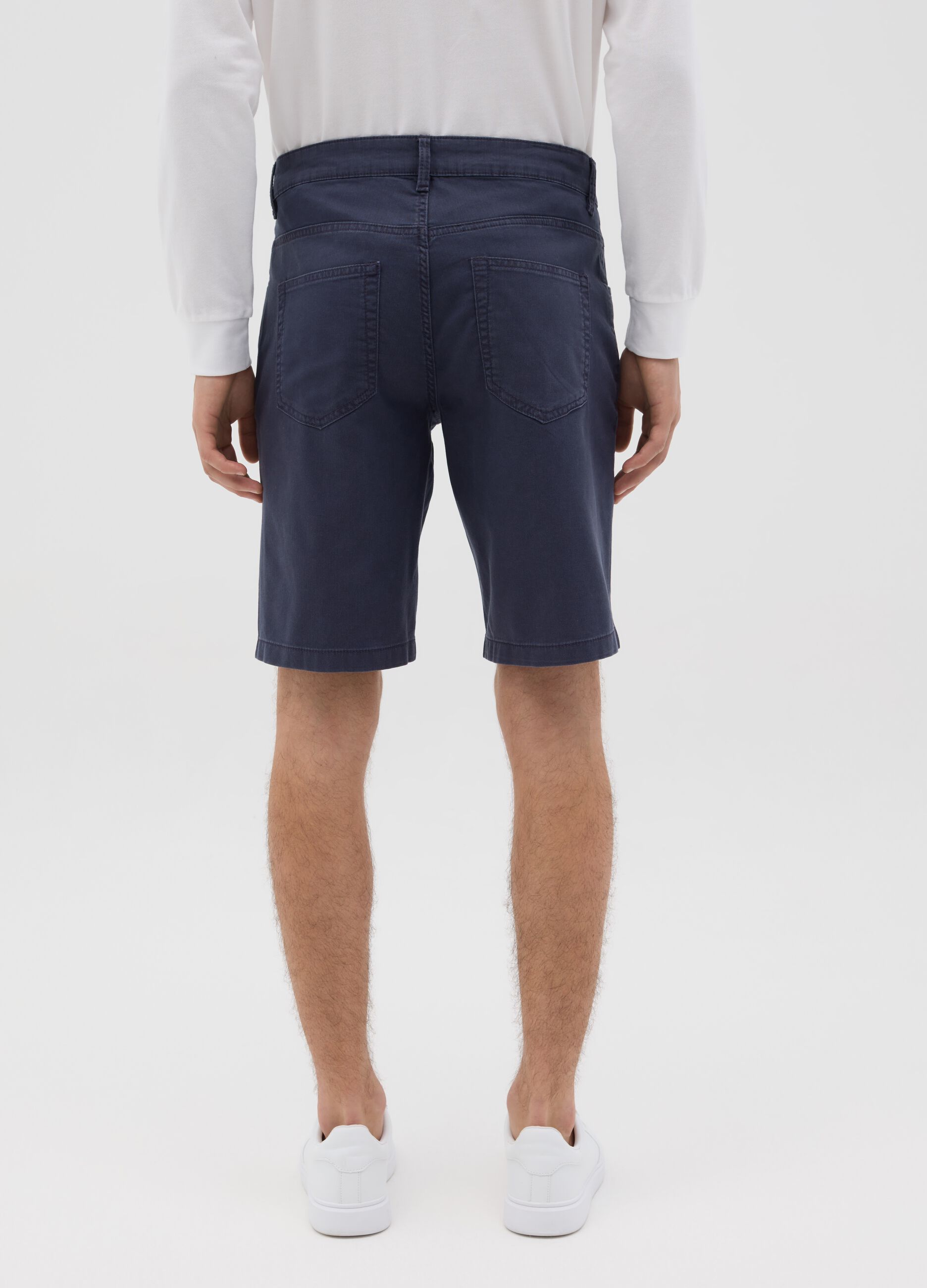 Bermuda da uomo in cotone elasticizzato blu regular fit con tasche