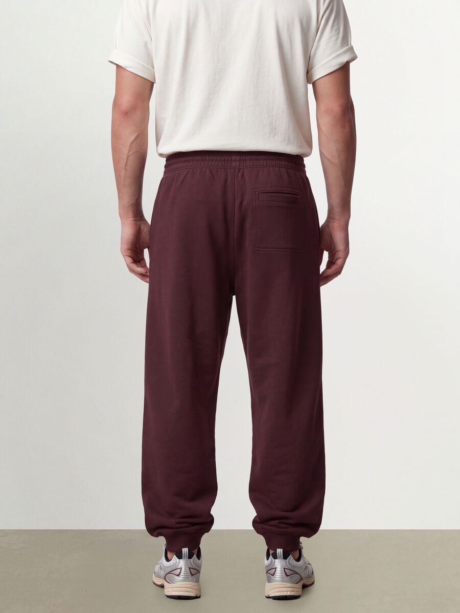 Jogger marroni in misto cotone con fondo a polsino e coulisse_4