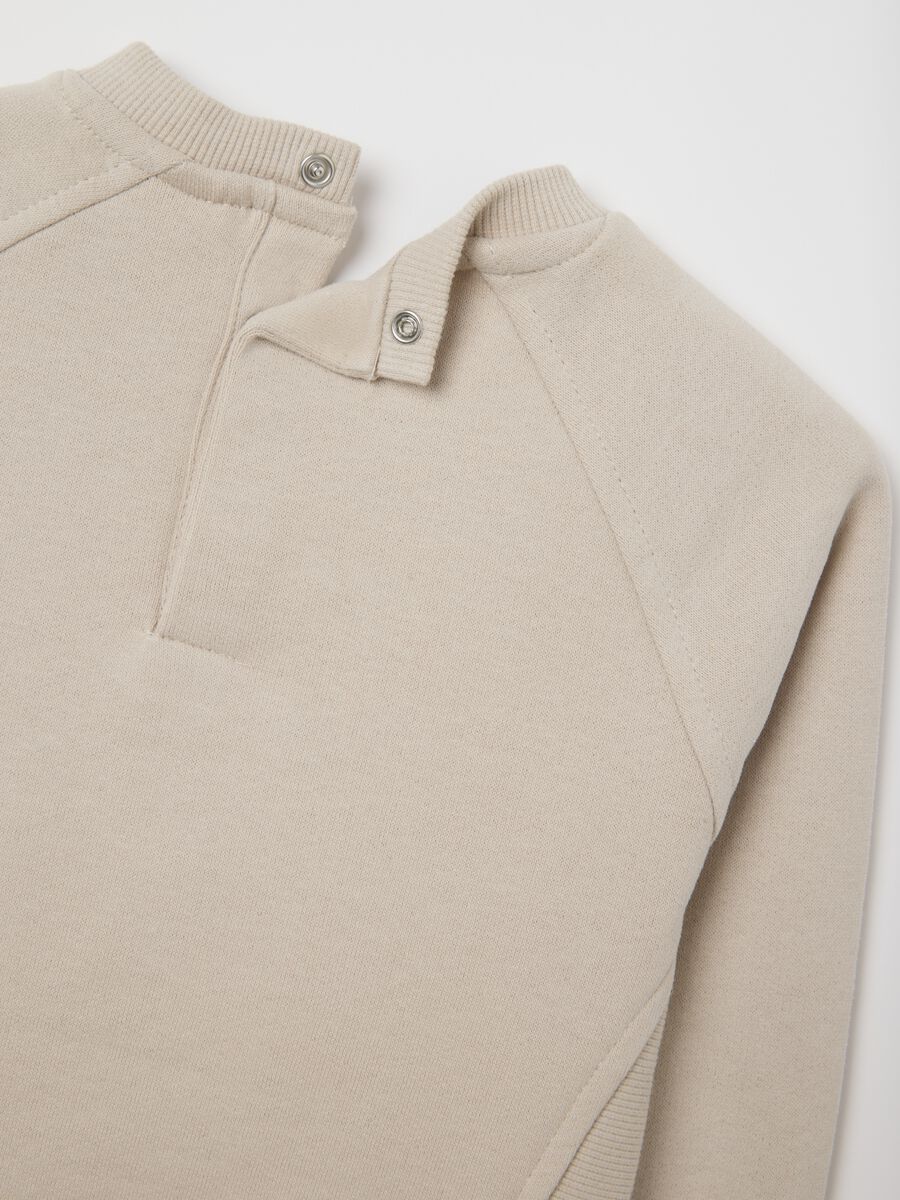 Beige sweatshirt with raccoon embroidery_3