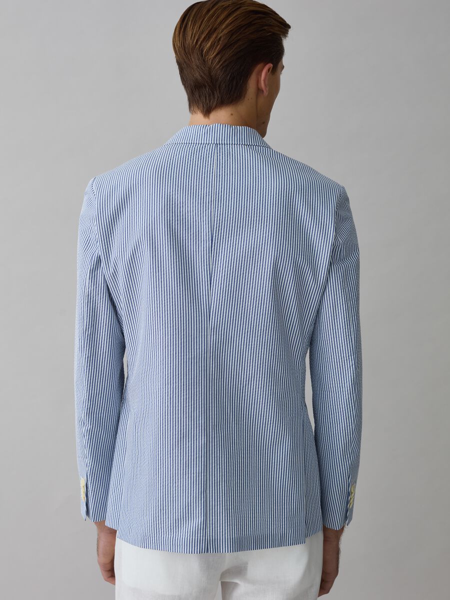 Contemporary single-breasted blazer with thin stripes_1
